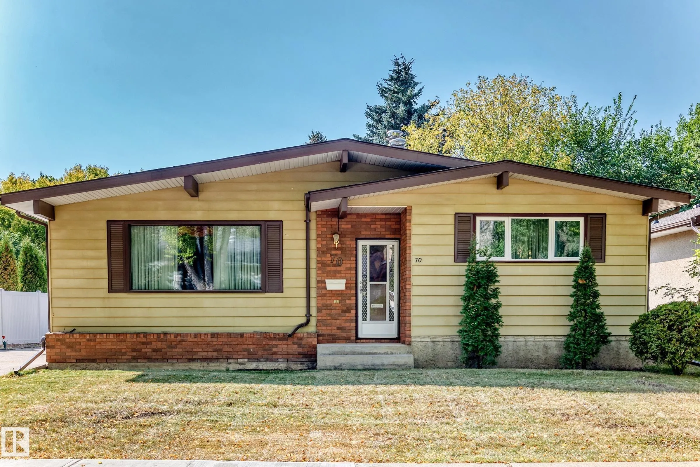 70 FLEETWOOD Crescent