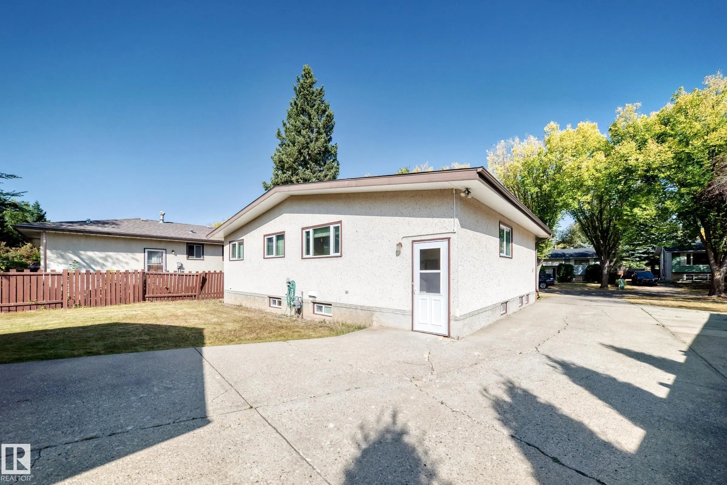 70 FLEETWOOD Crescent