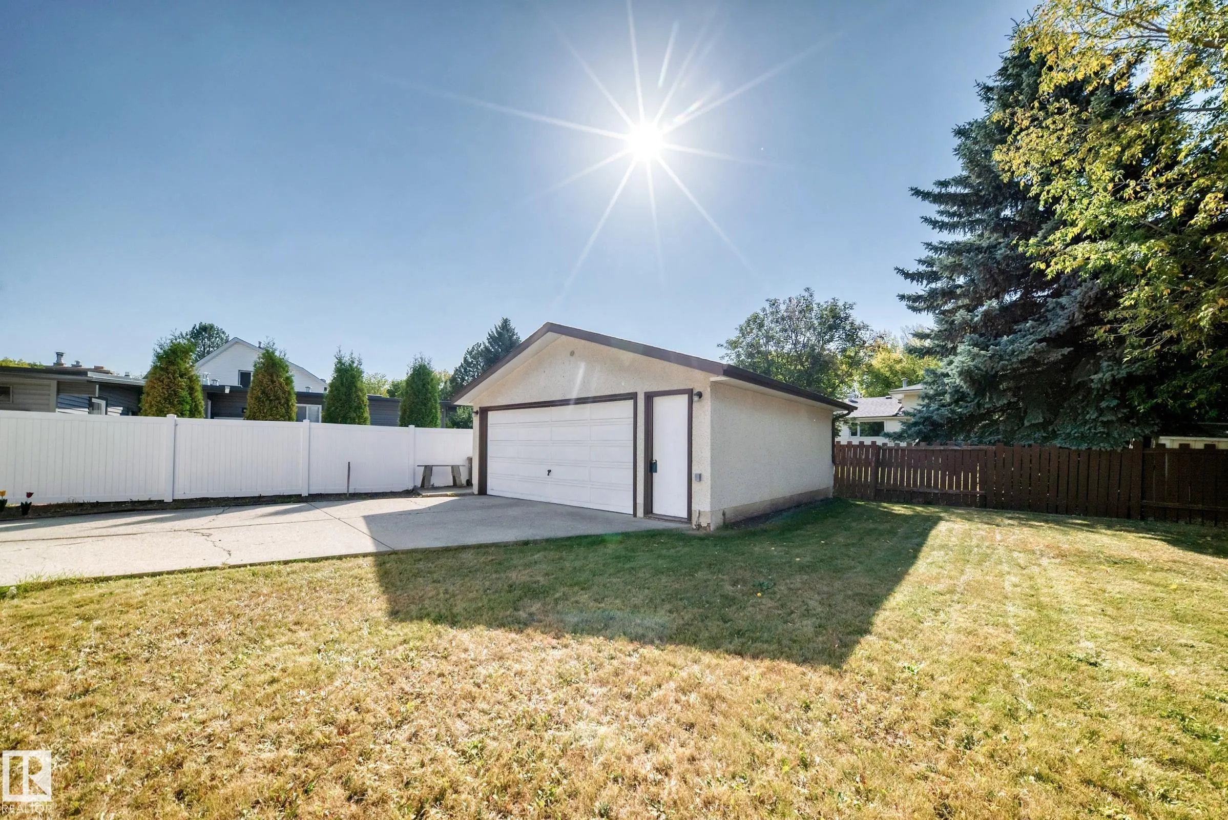 70 FLEETWOOD Crescent