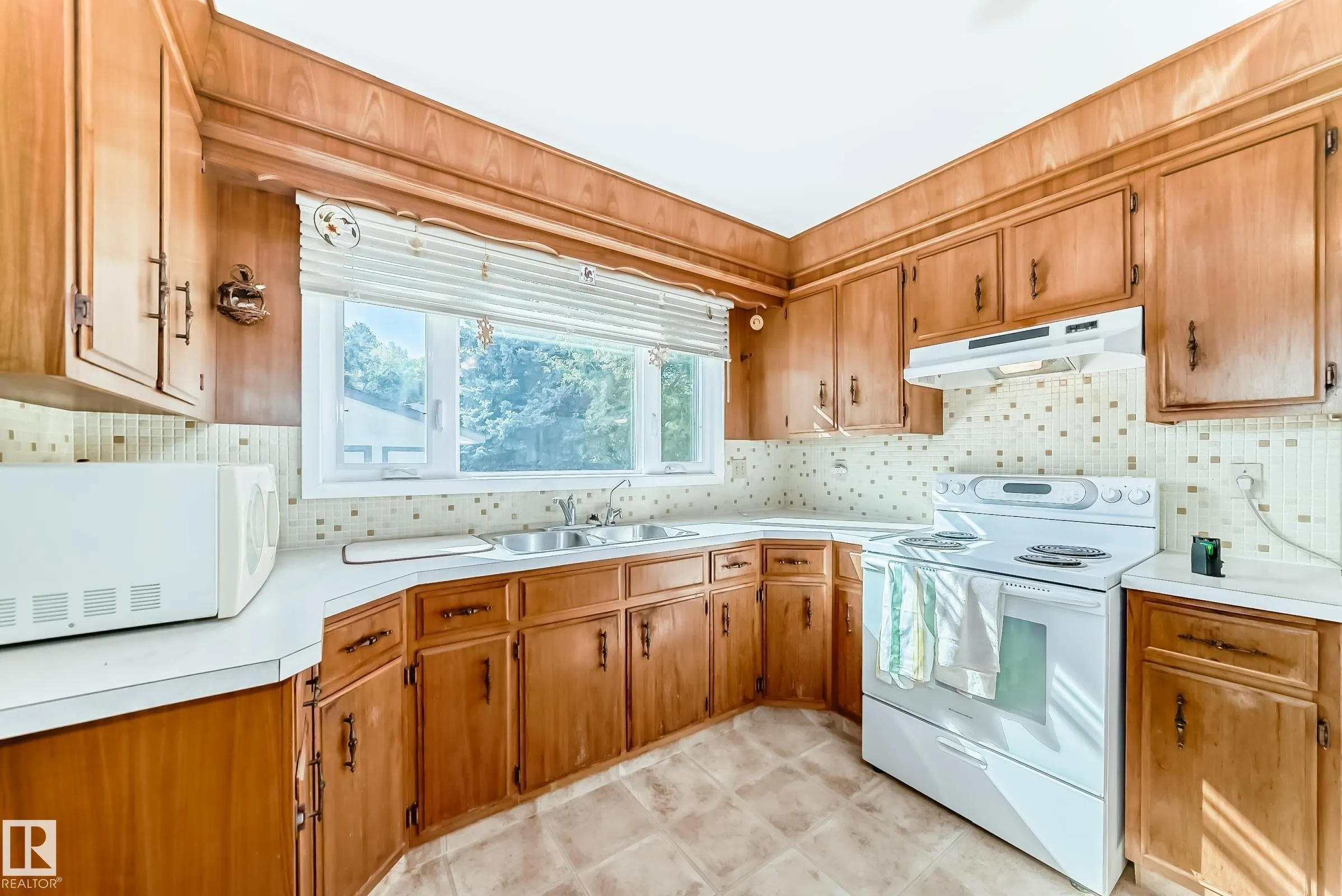 70 FLEETWOOD Crescent