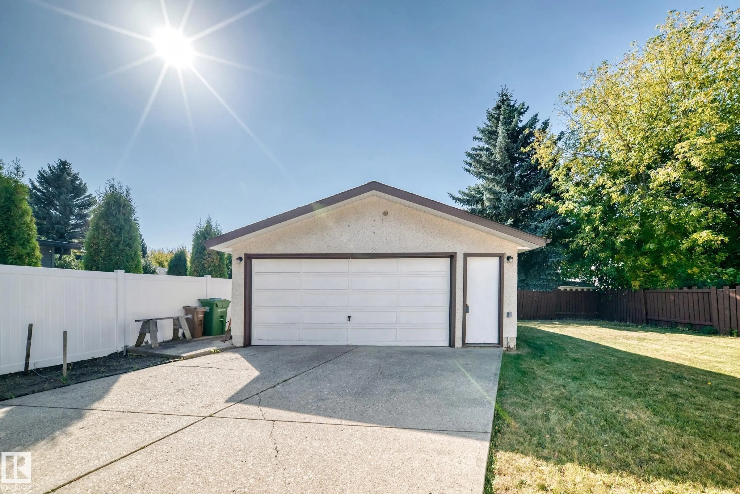 70 FLEETWOOD Crescent
