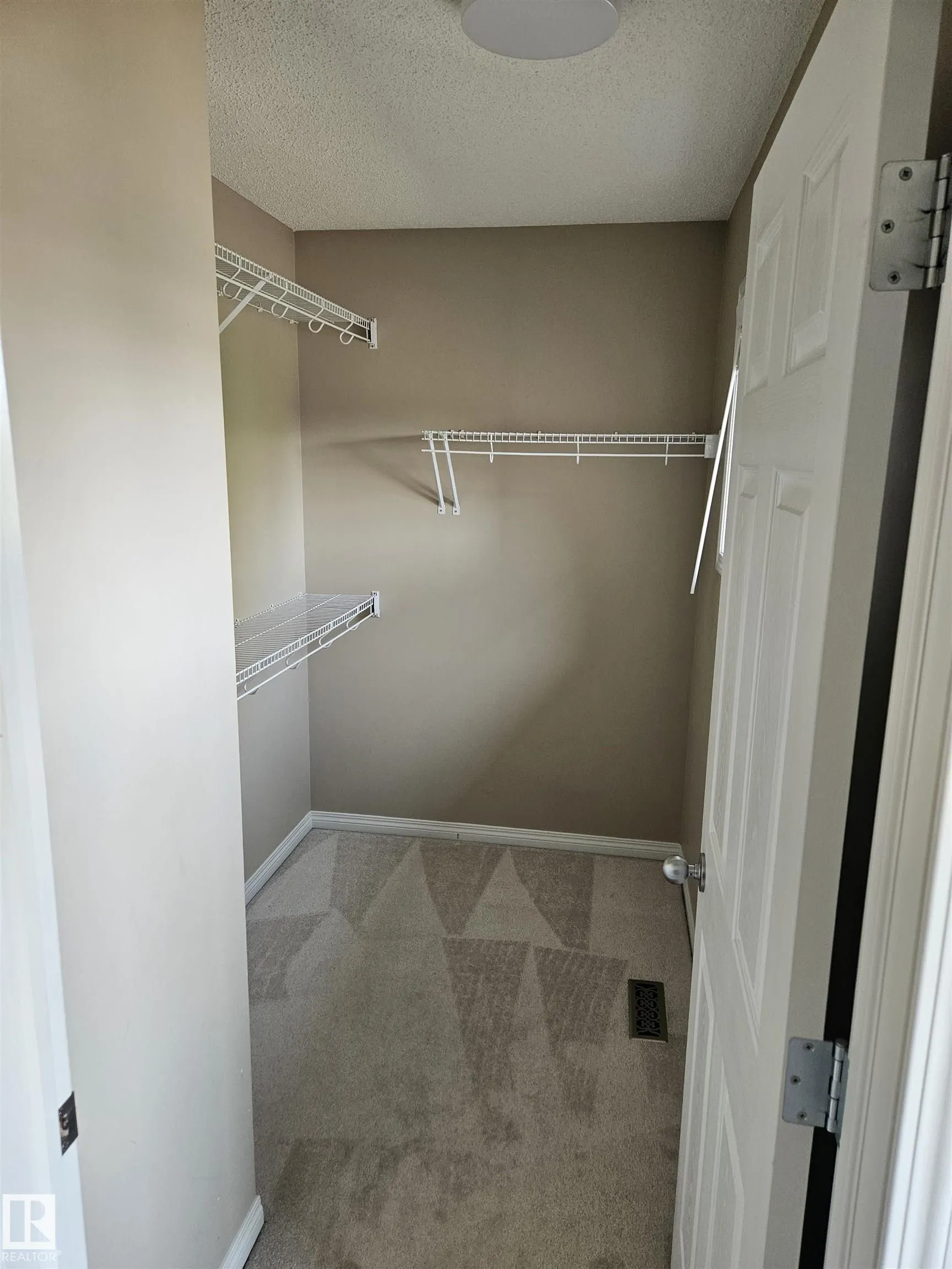 34 CALVERT Wynd