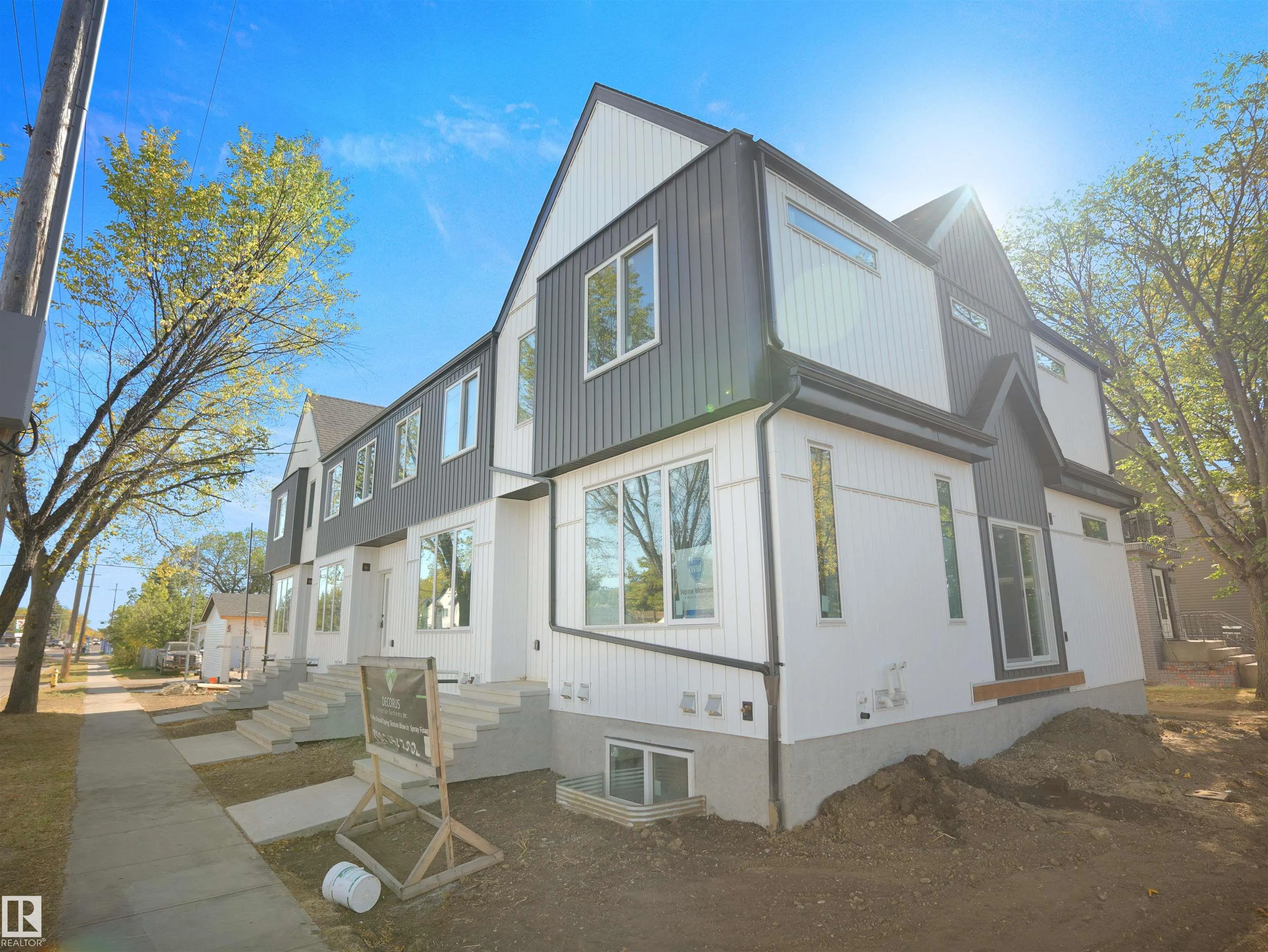 10121 122 Avenue