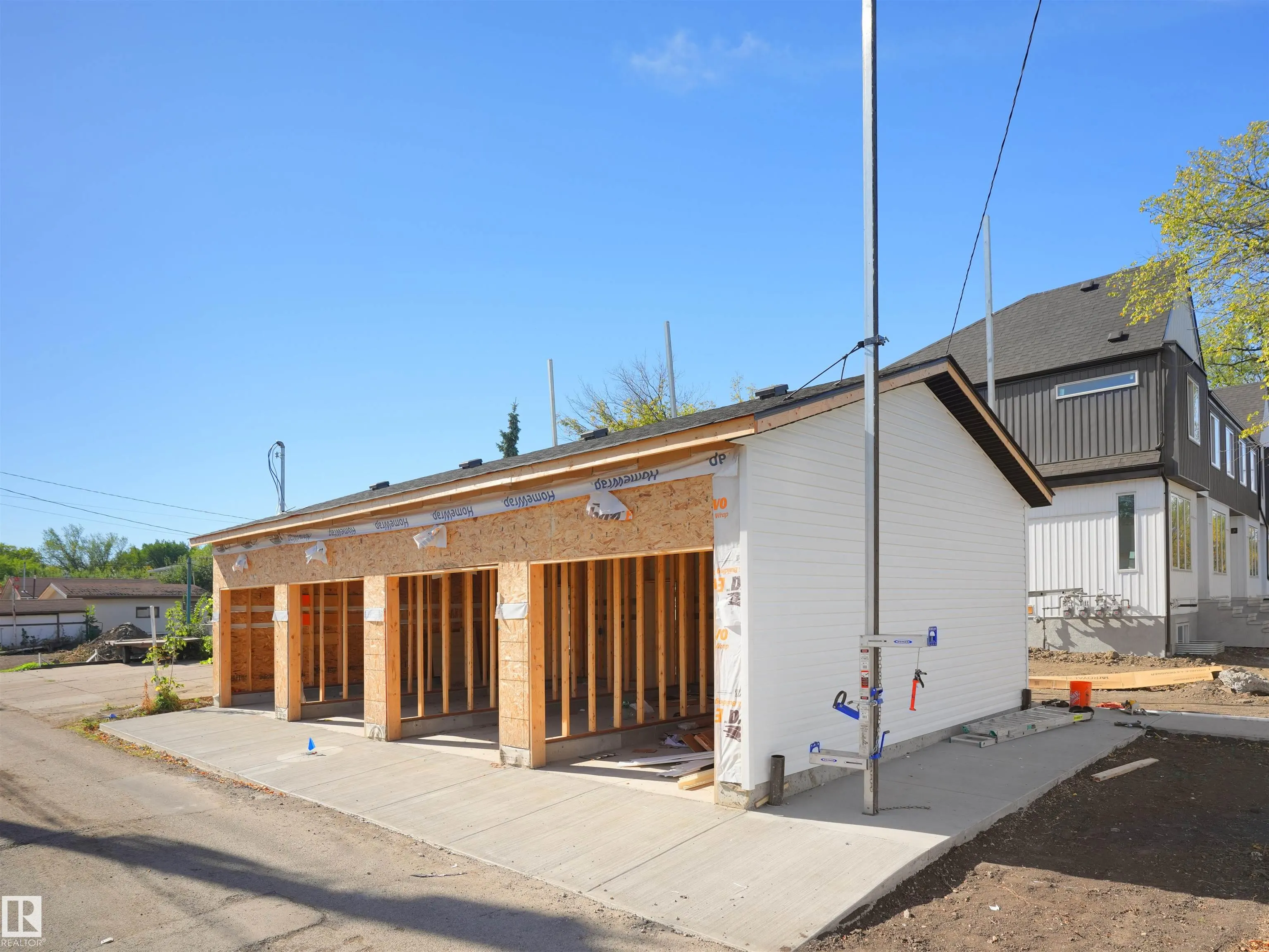 10121 122 Avenue