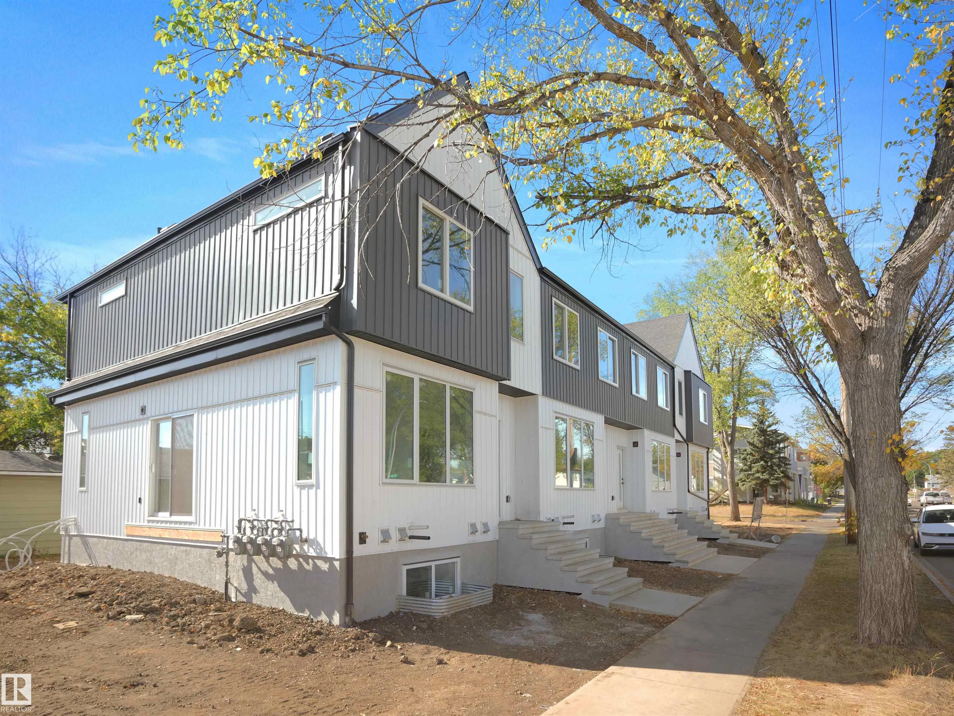 10121 122 Avenue