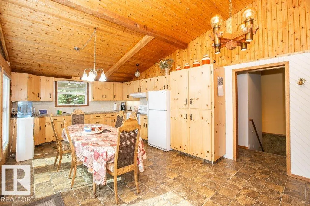 16 Maple Cresent