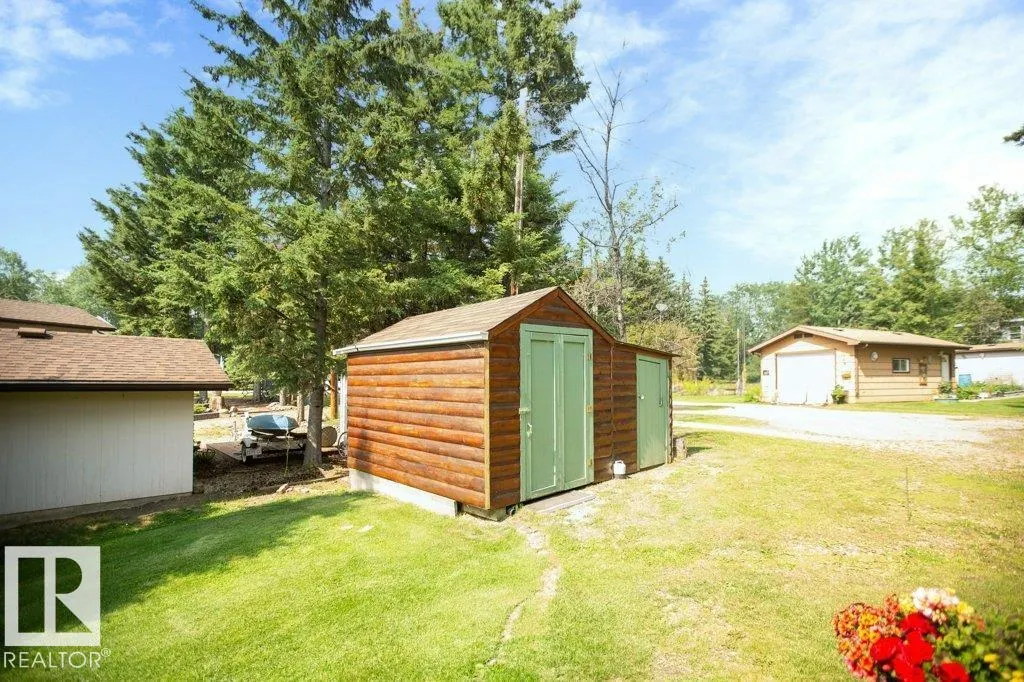 16 Maple Cresent