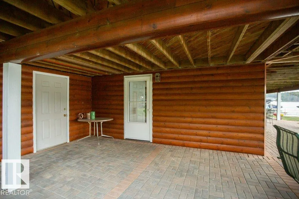 16 Maple Cresent