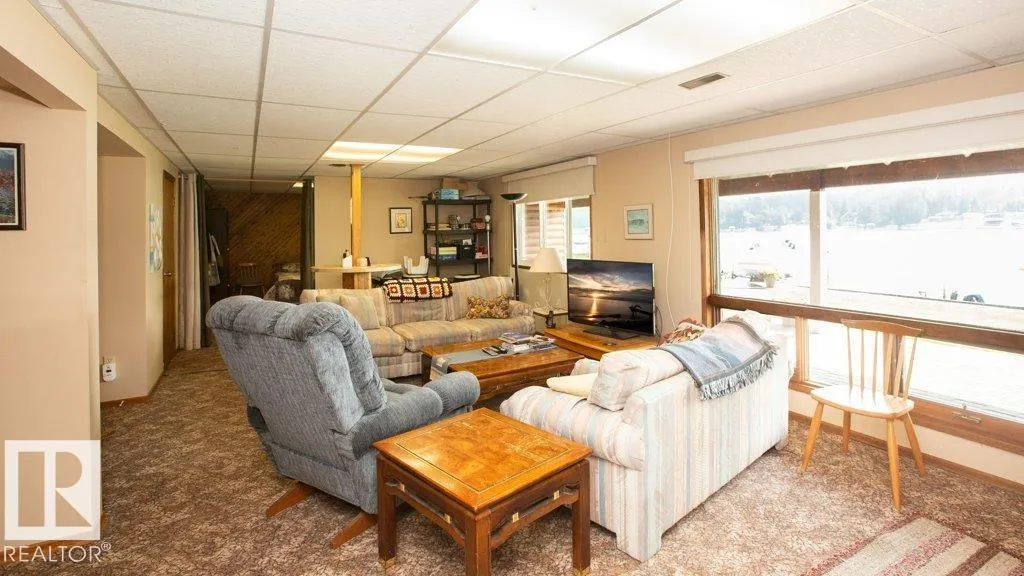 16 Maple Cresent