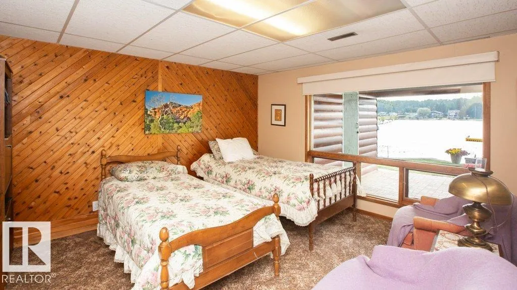 16 Maple Cresent