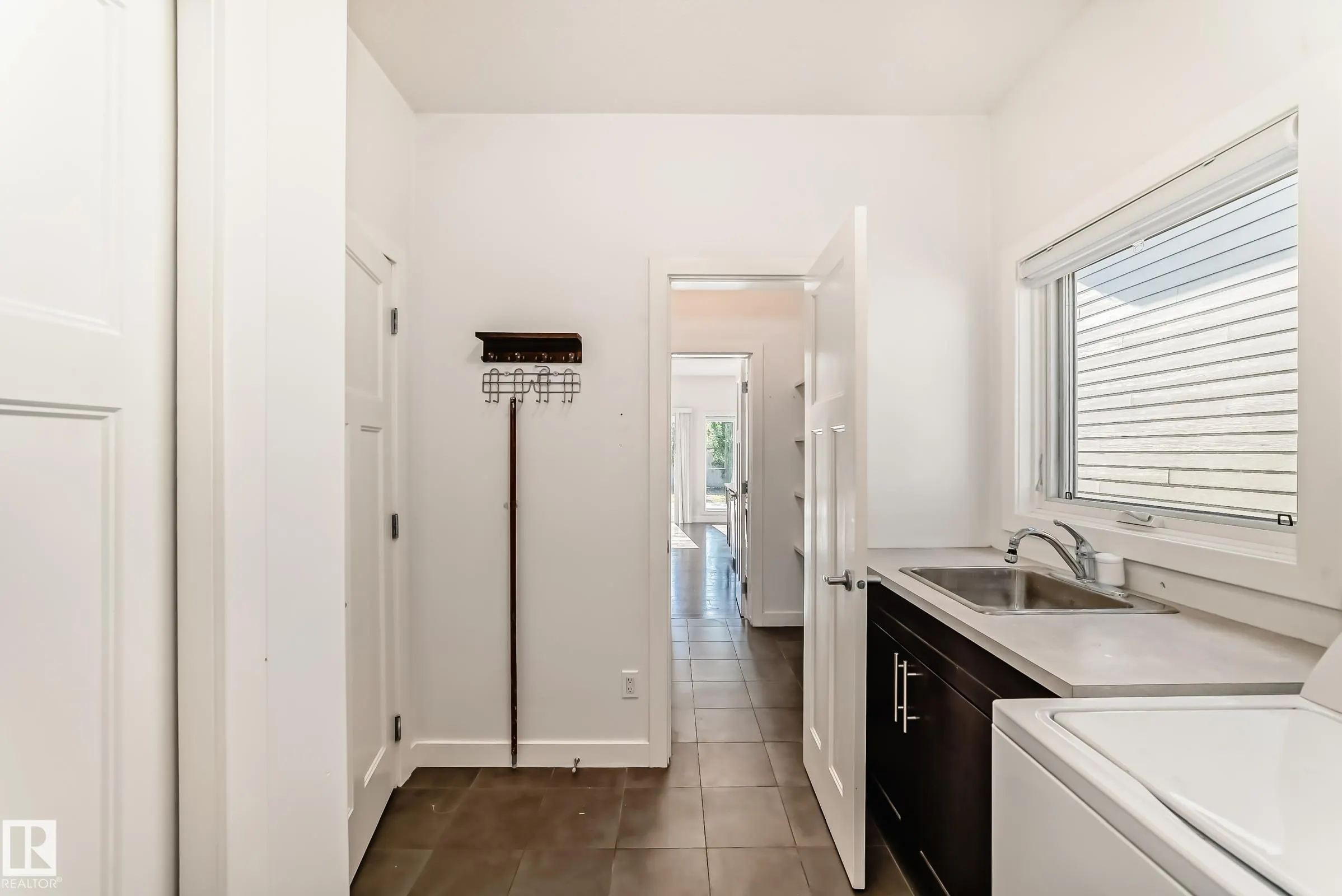 3313 KIDD Close
