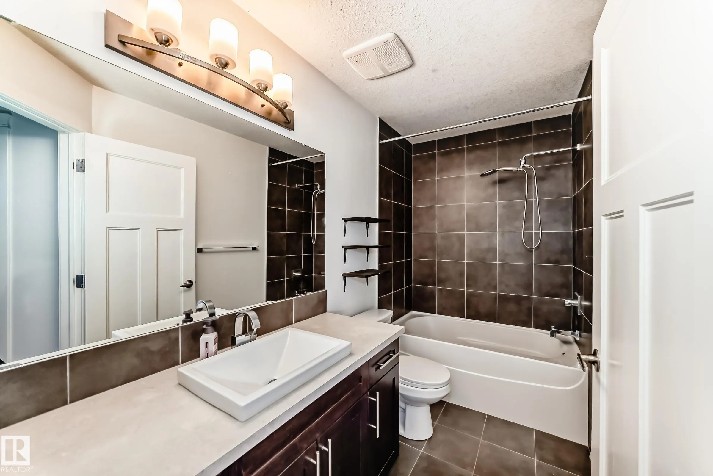 3313 KIDD Close