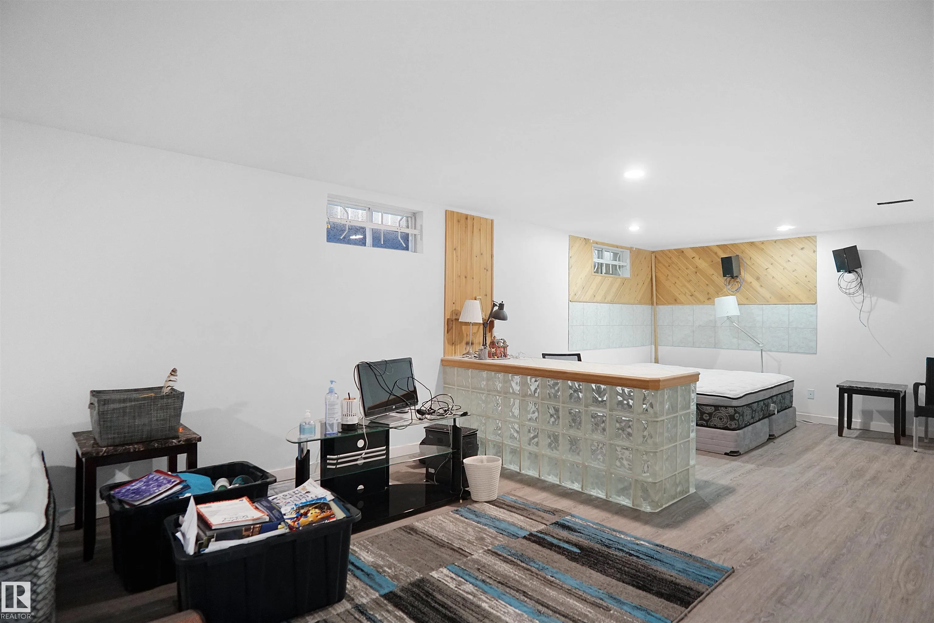 16008 101 Street
