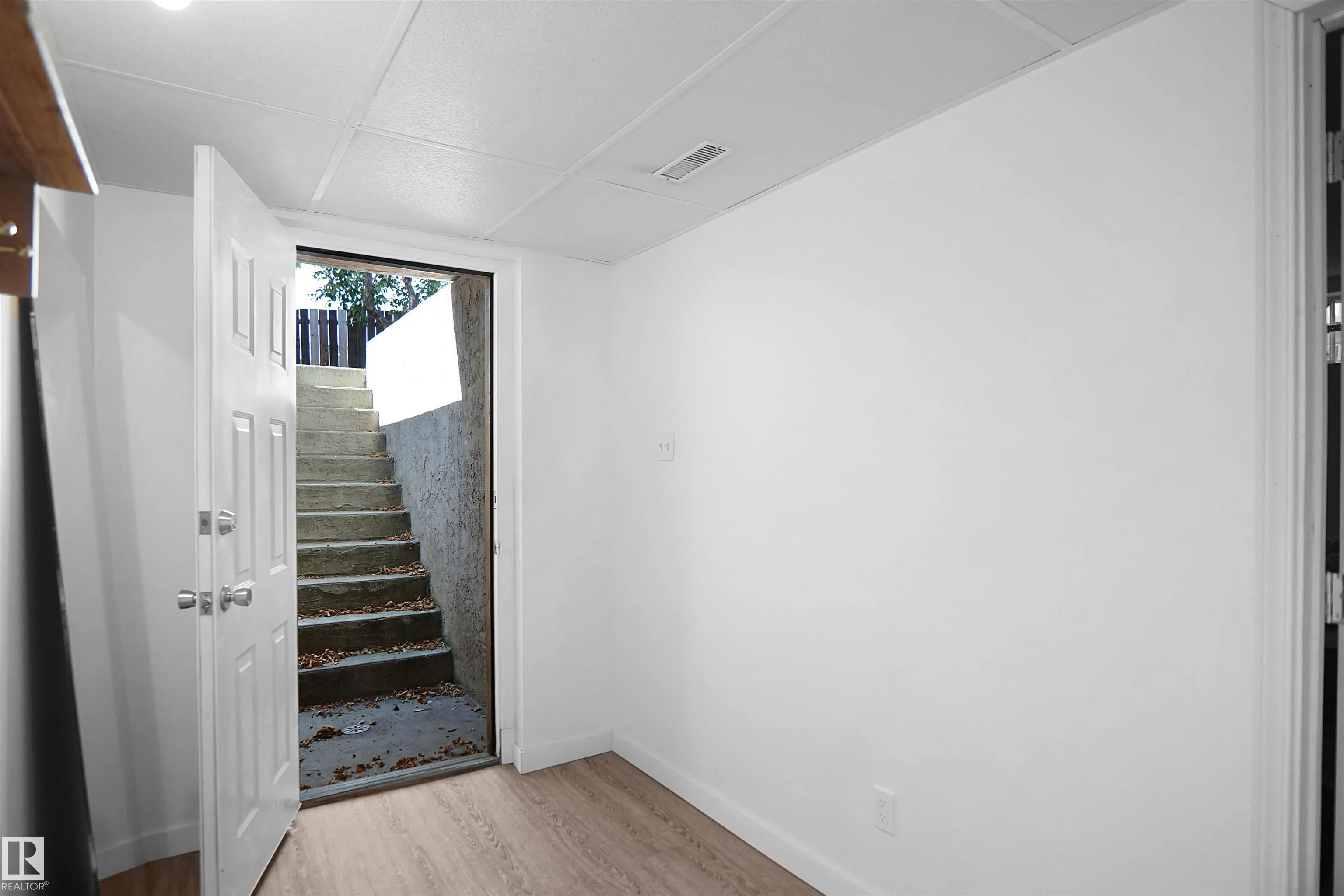 16008 101 Street