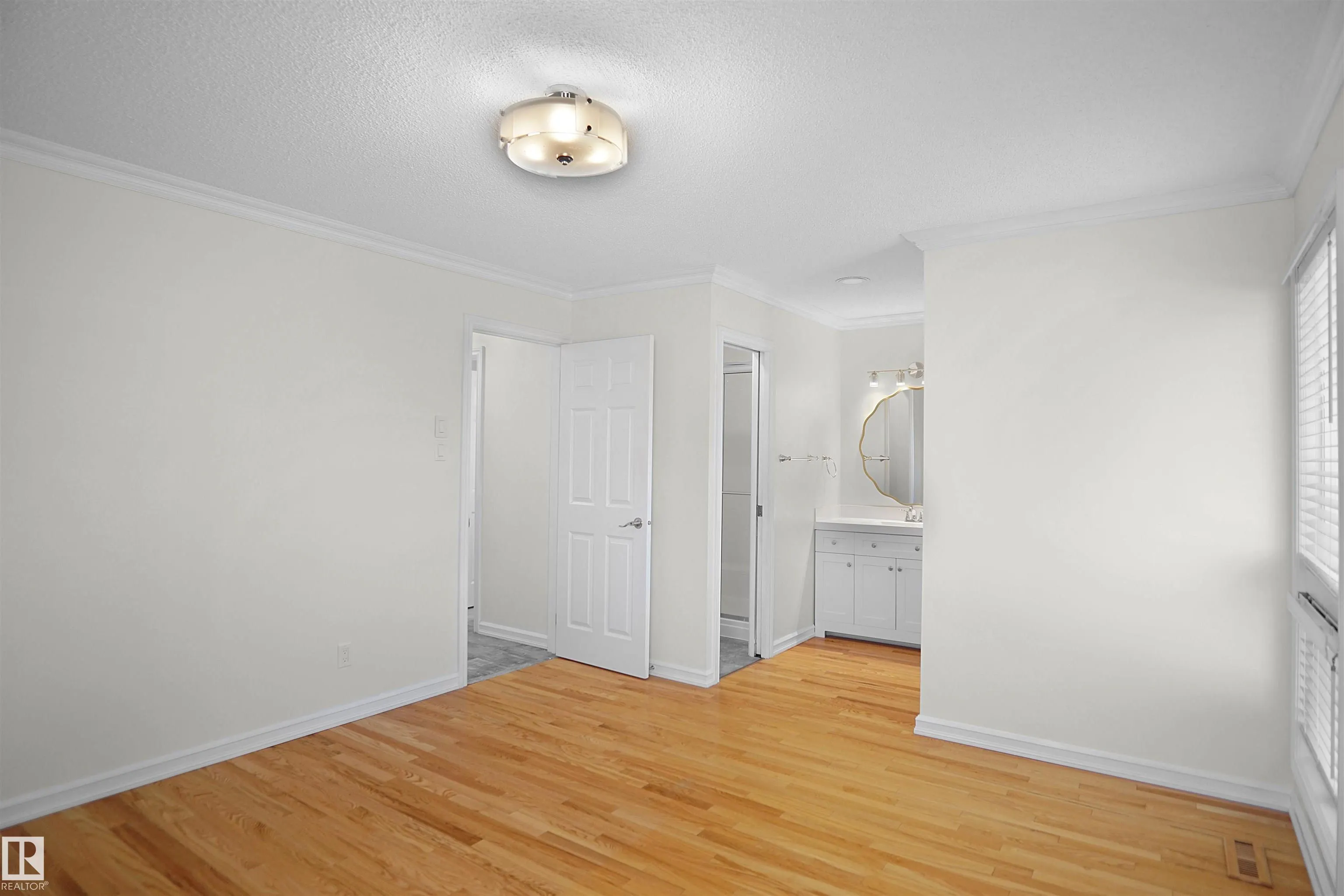 16008 101 Street
