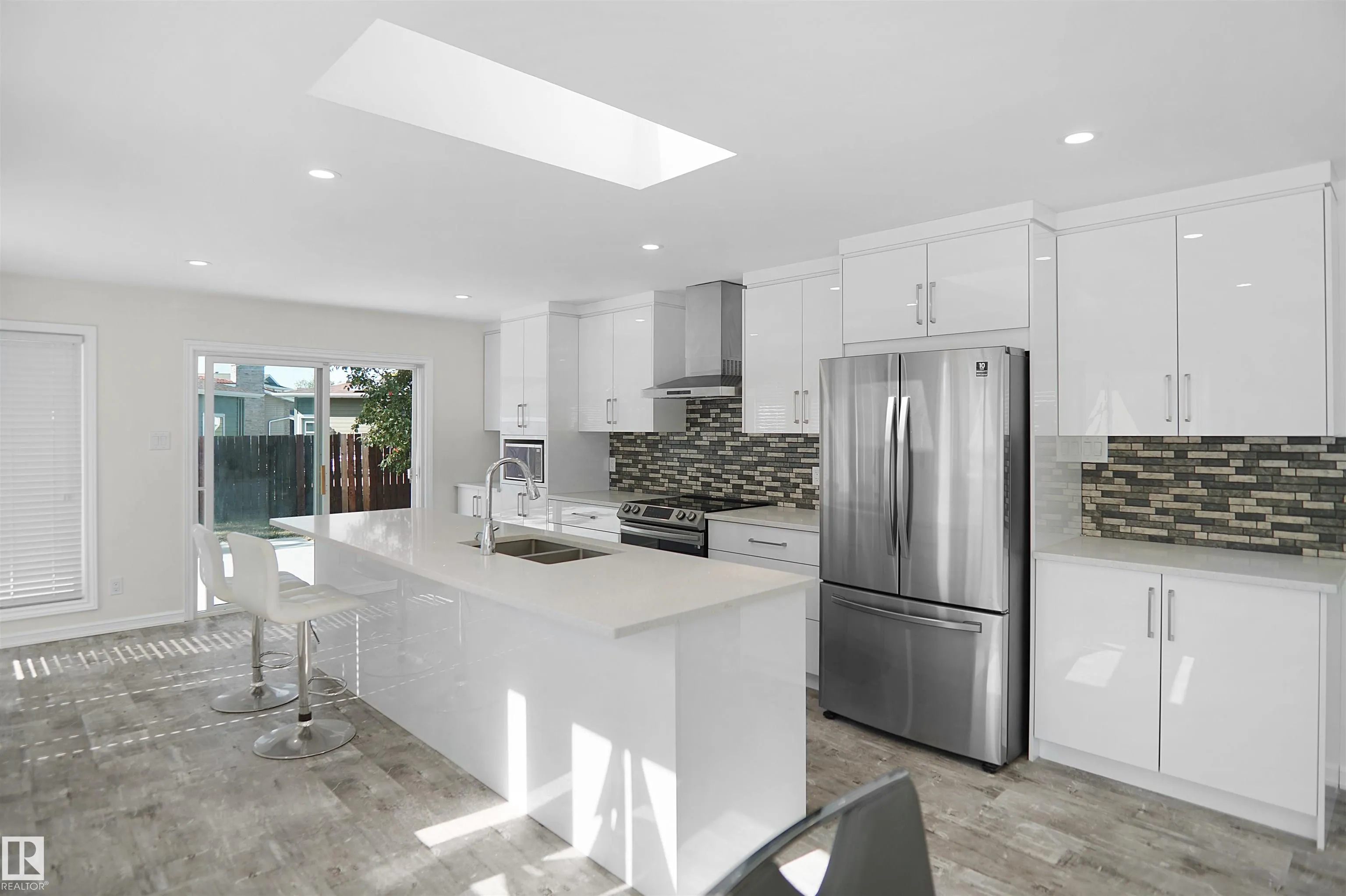 16008 101 Street