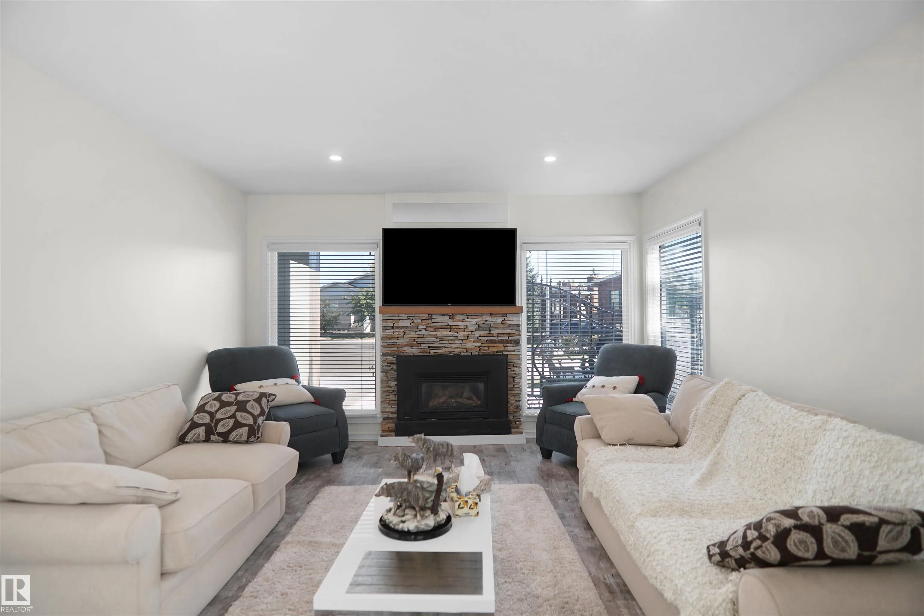 16008 101 Street