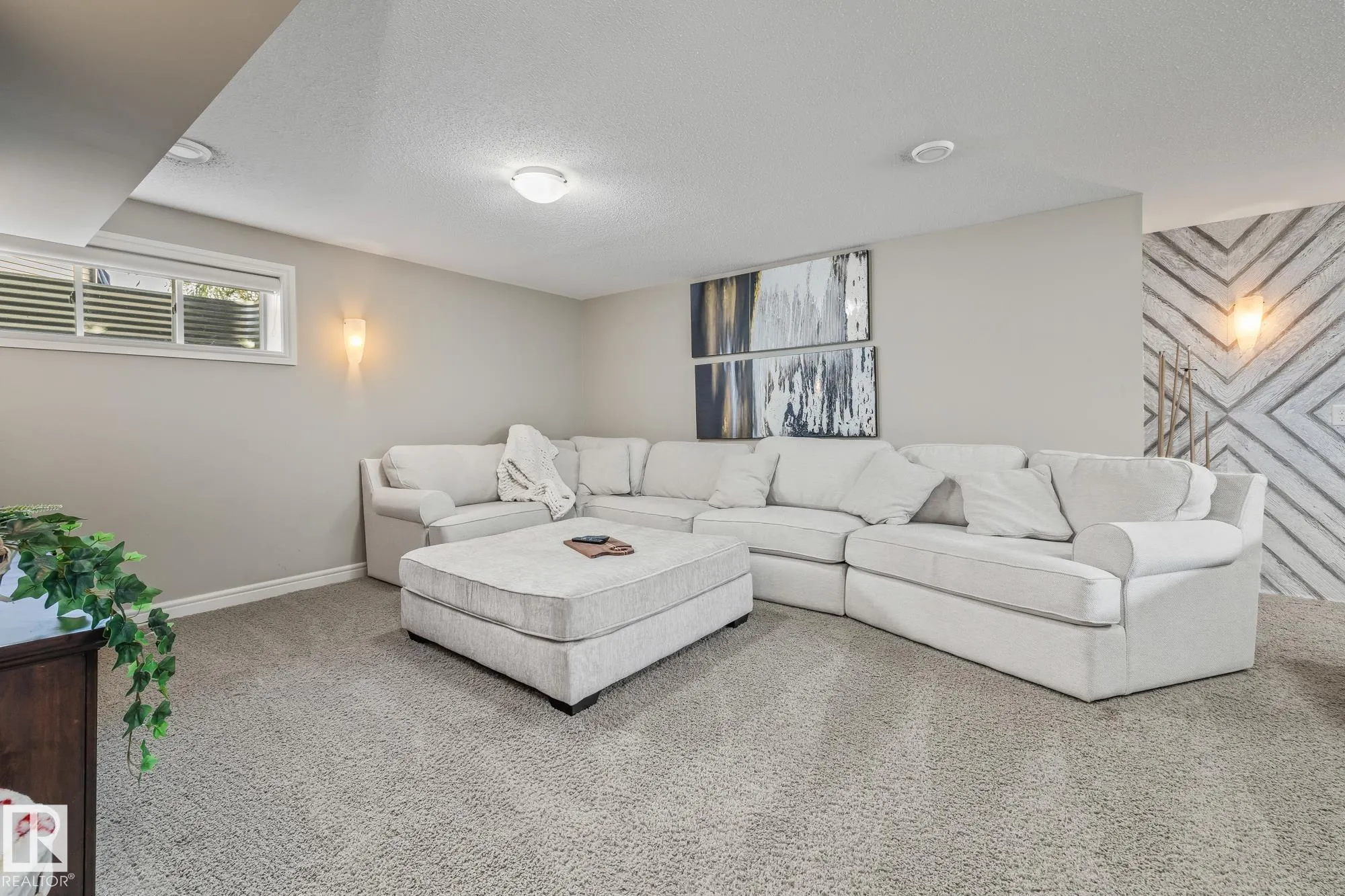 10 MEADOWLAND Gardens