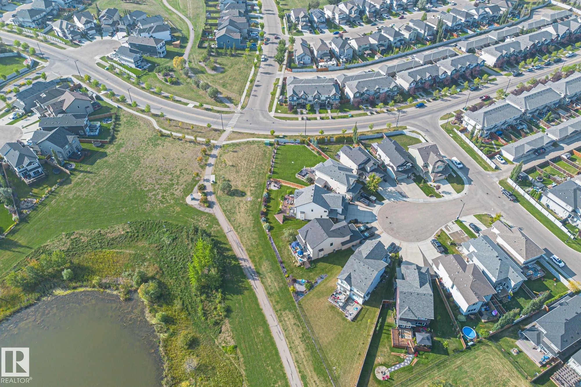10 MEADOWLAND Gardens