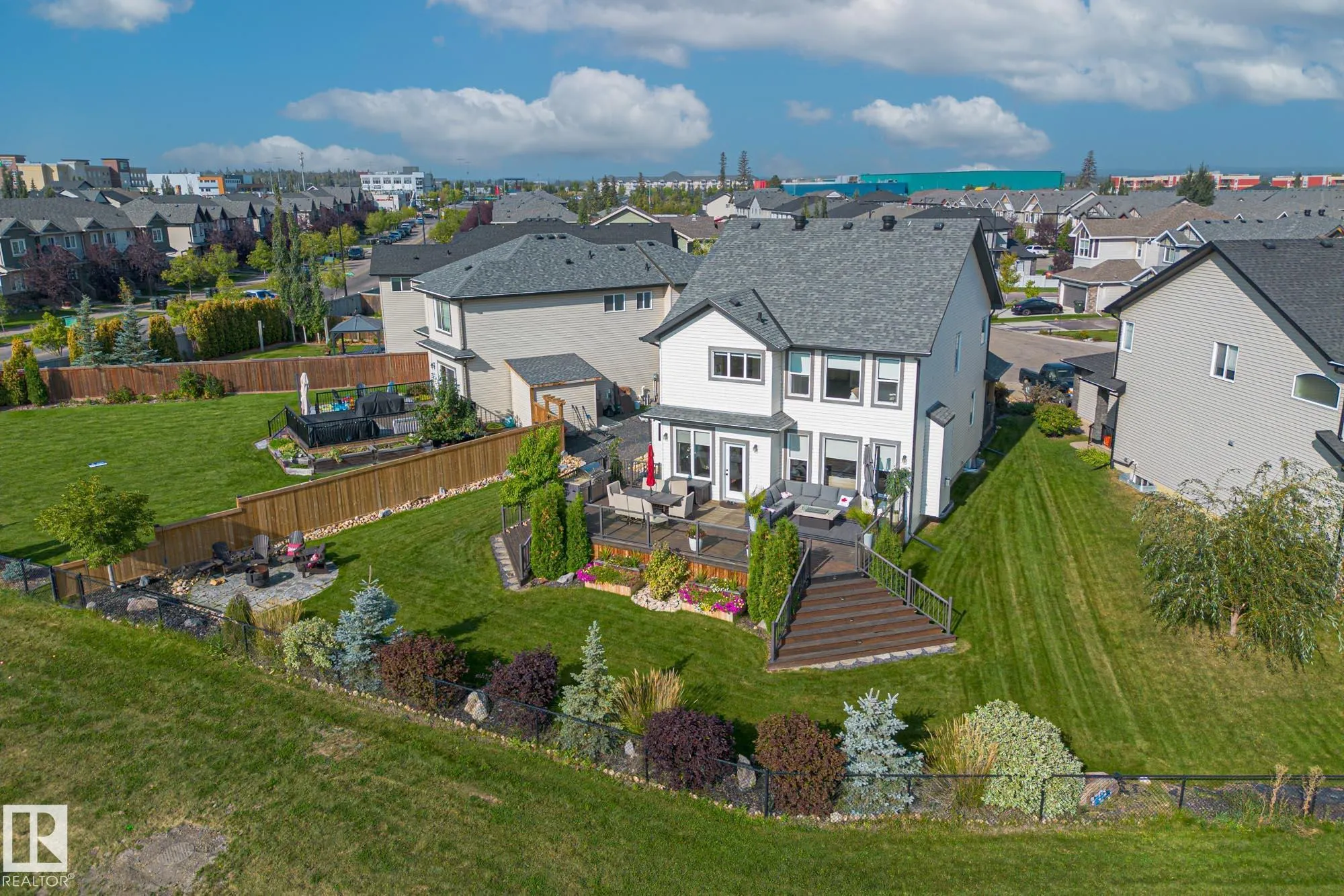 10 MEADOWLAND Gardens