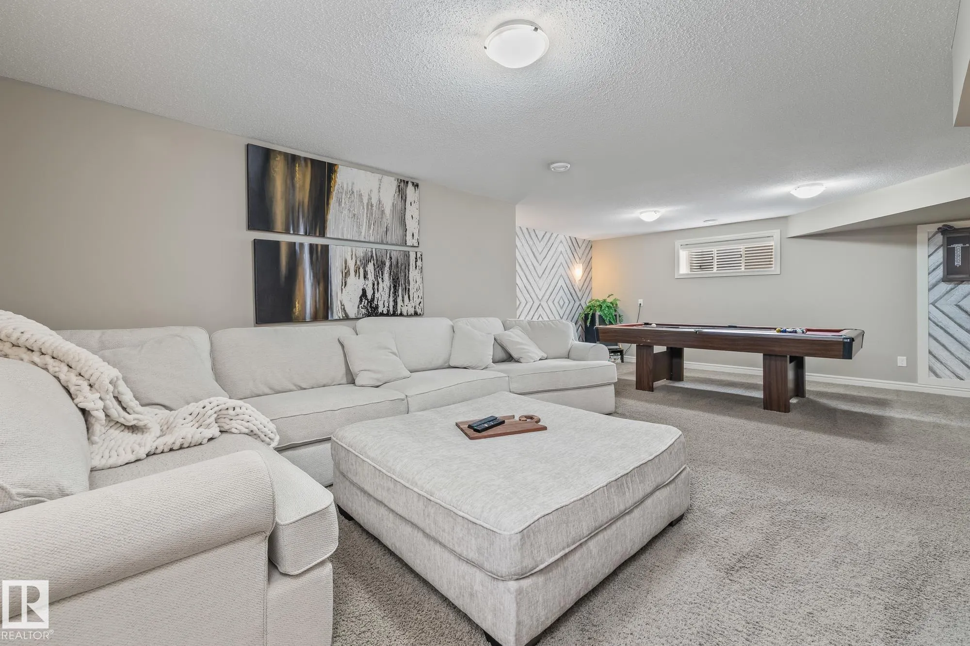 10 MEADOWLAND Gardens