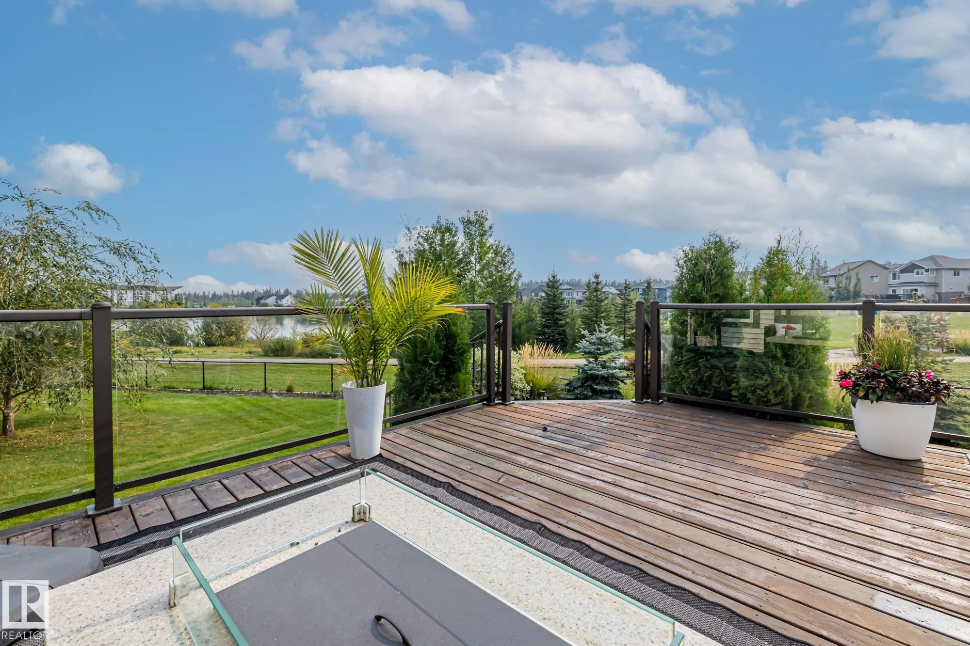 10 MEADOWLAND Gardens