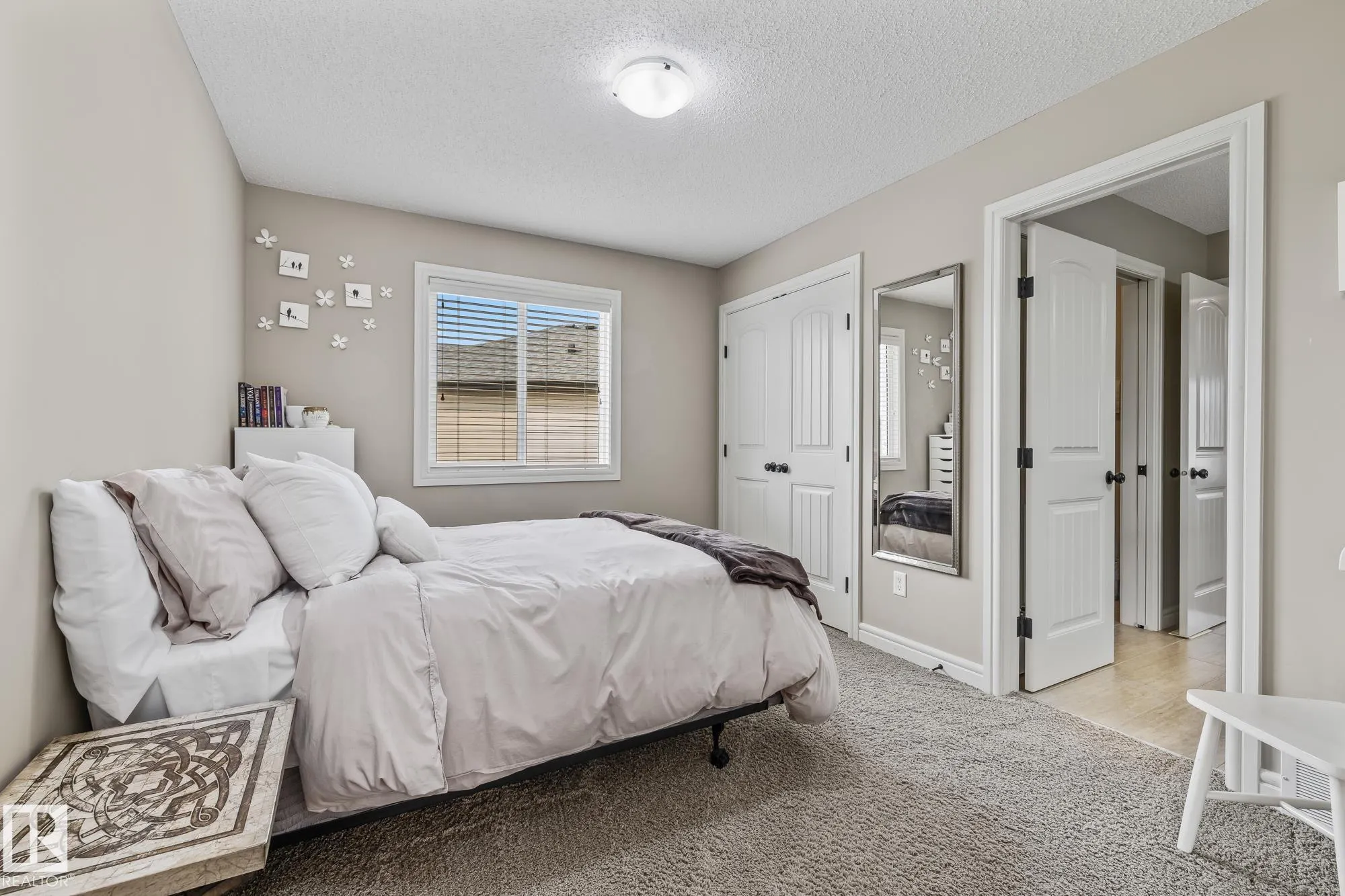 10 MEADOWLAND Gardens