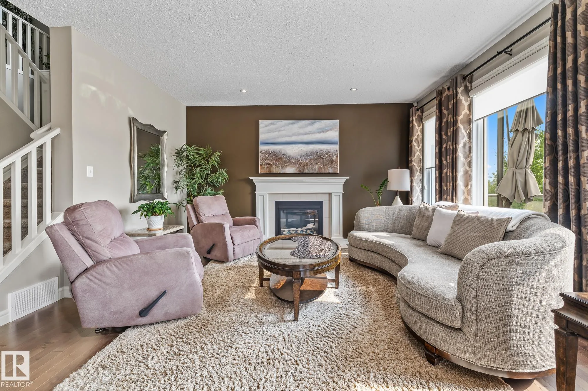 10 MEADOWLAND Gardens