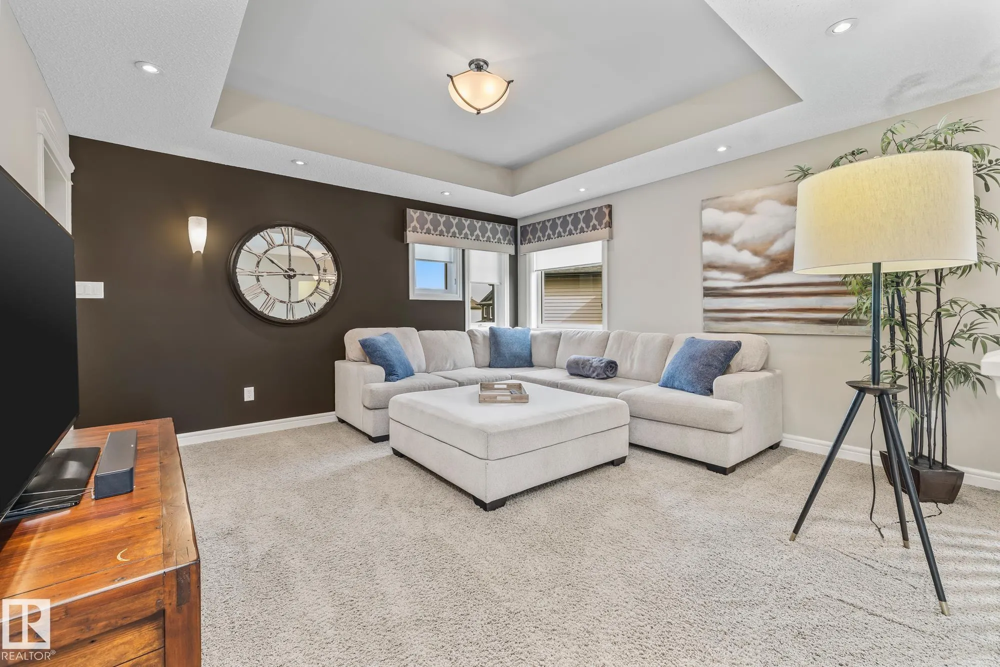 10 MEADOWLAND Gardens