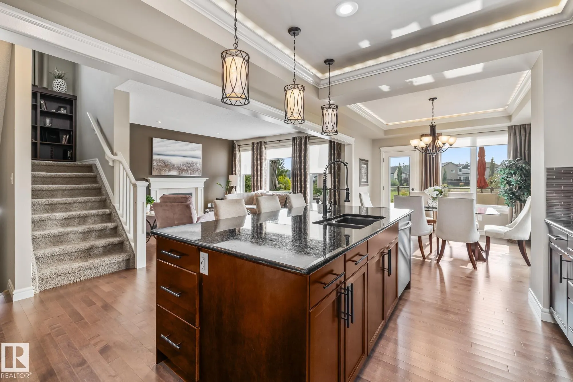 10 MEADOWLAND Gardens