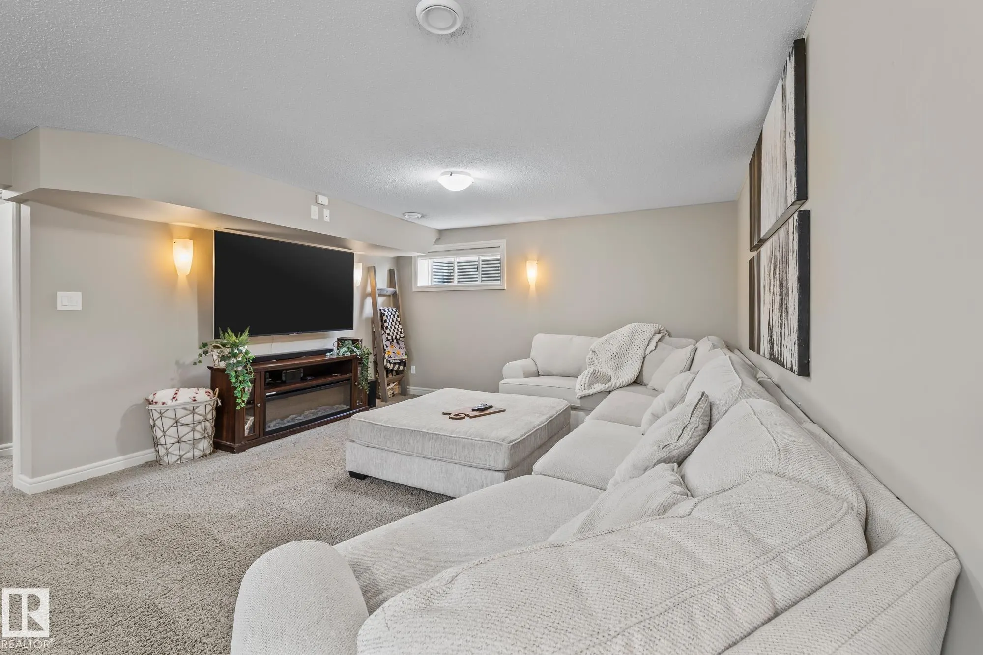 10 MEADOWLAND Gardens