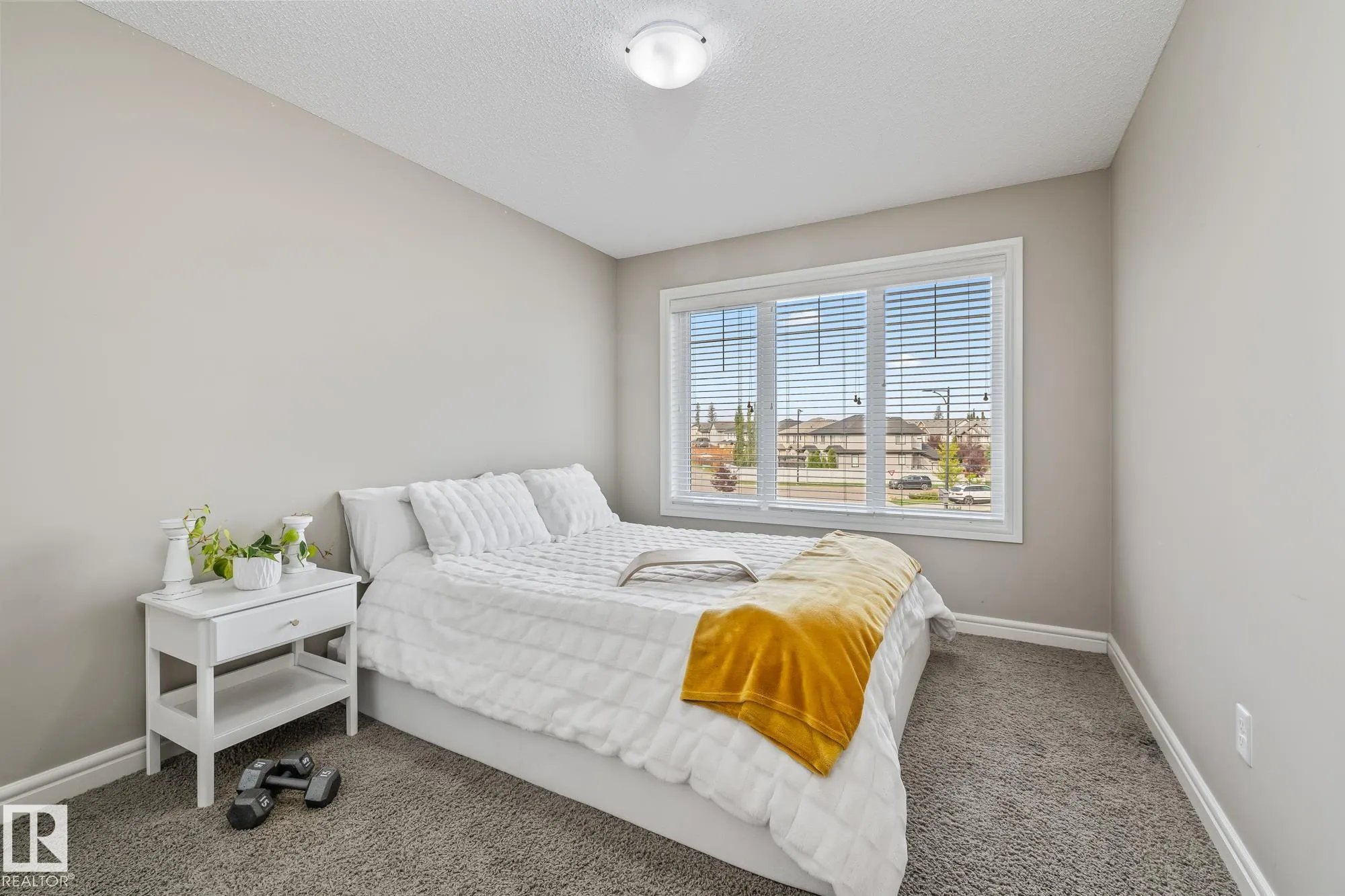 10 MEADOWLAND Gardens