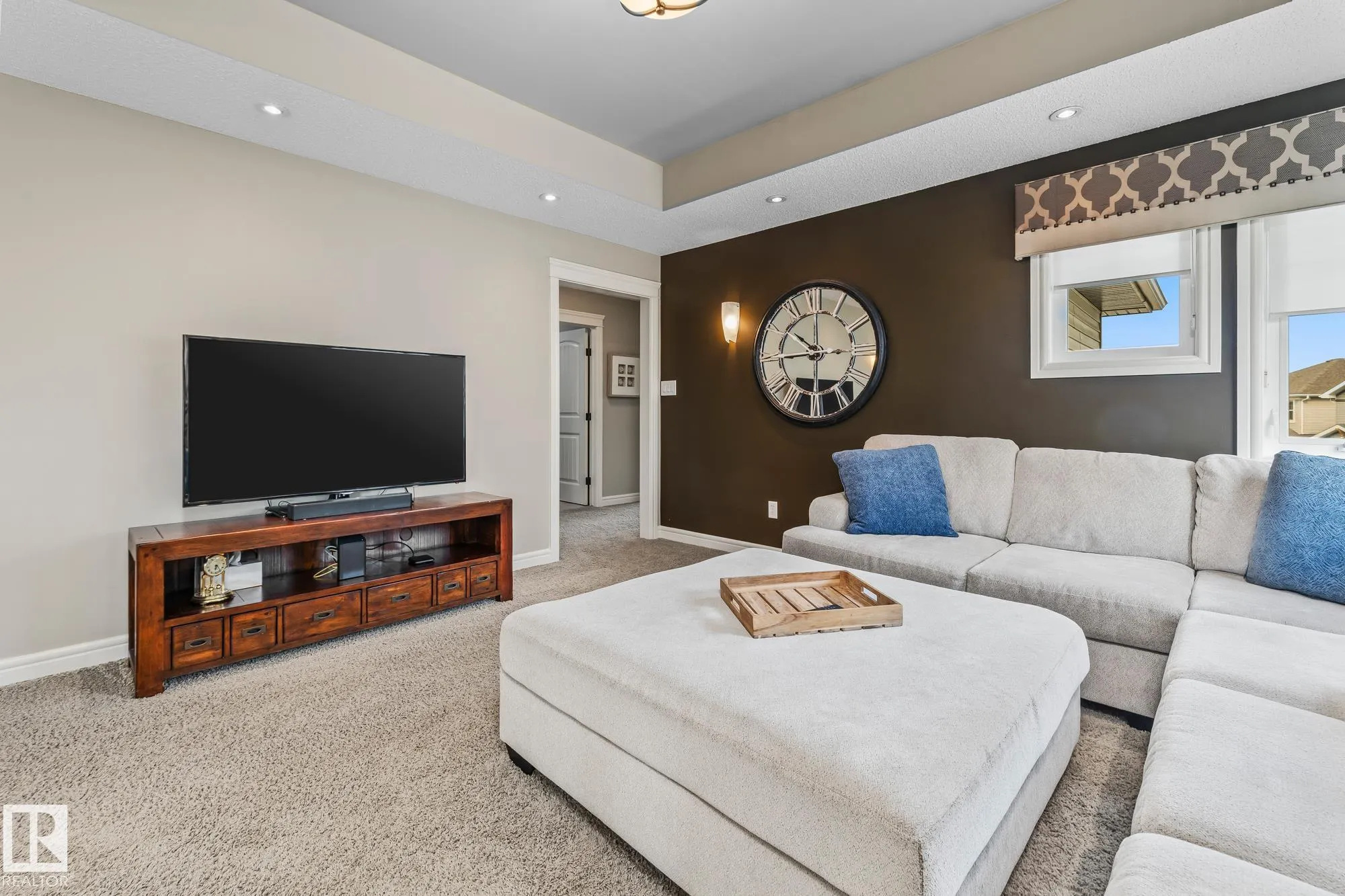 10 MEADOWLAND Gardens