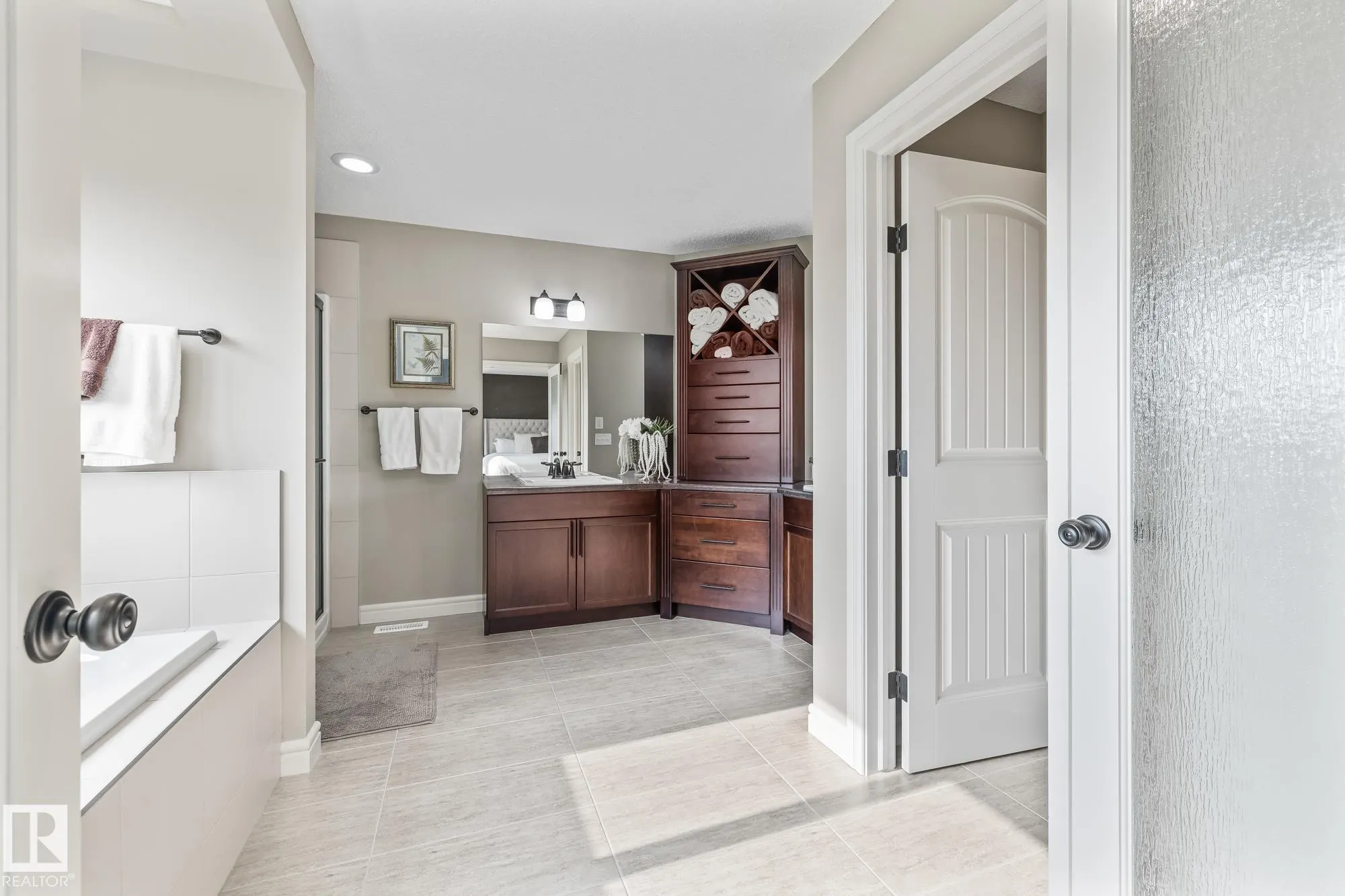 10 MEADOWLAND Gardens