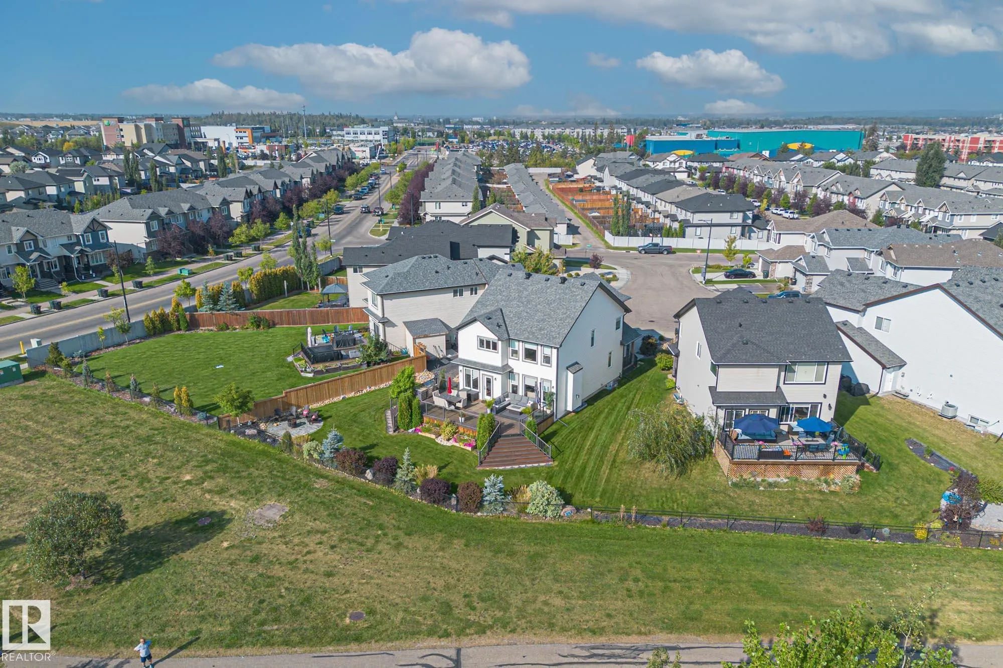 10 MEADOWLAND Gardens
