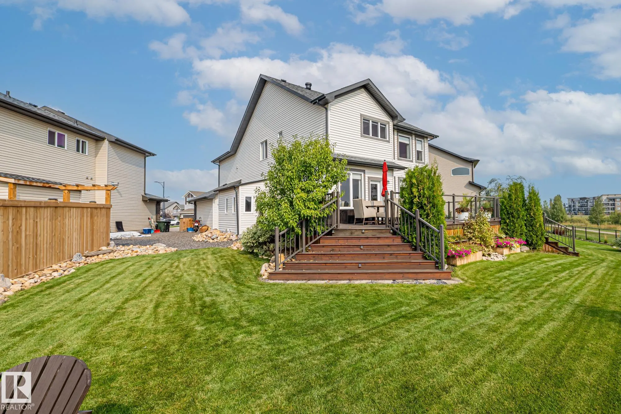 10 MEADOWLAND Gardens