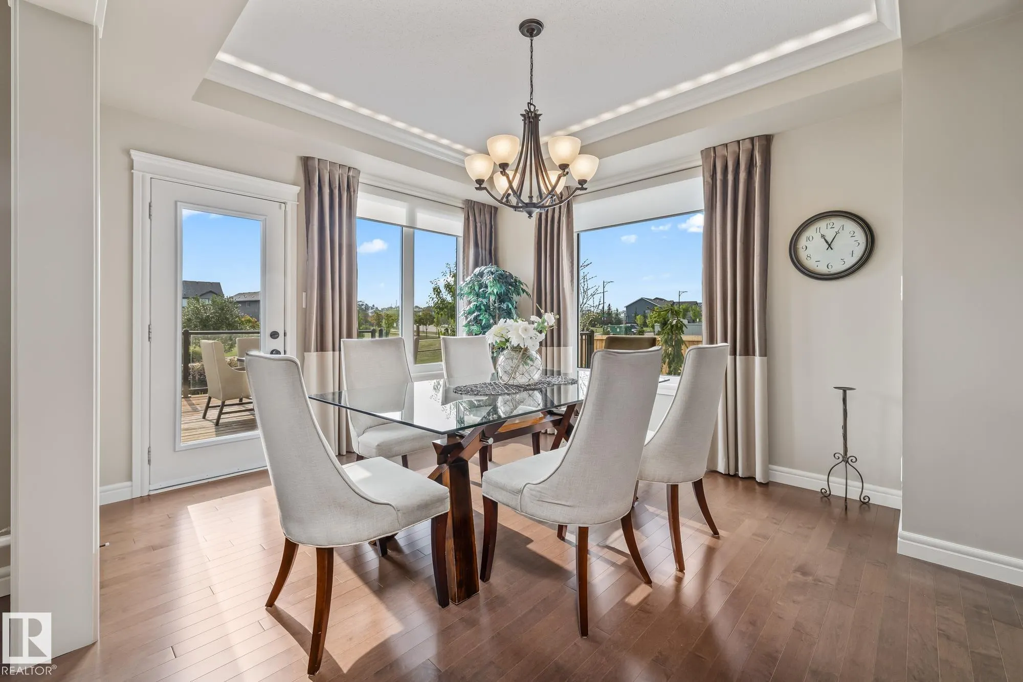 10 MEADOWLAND Gardens