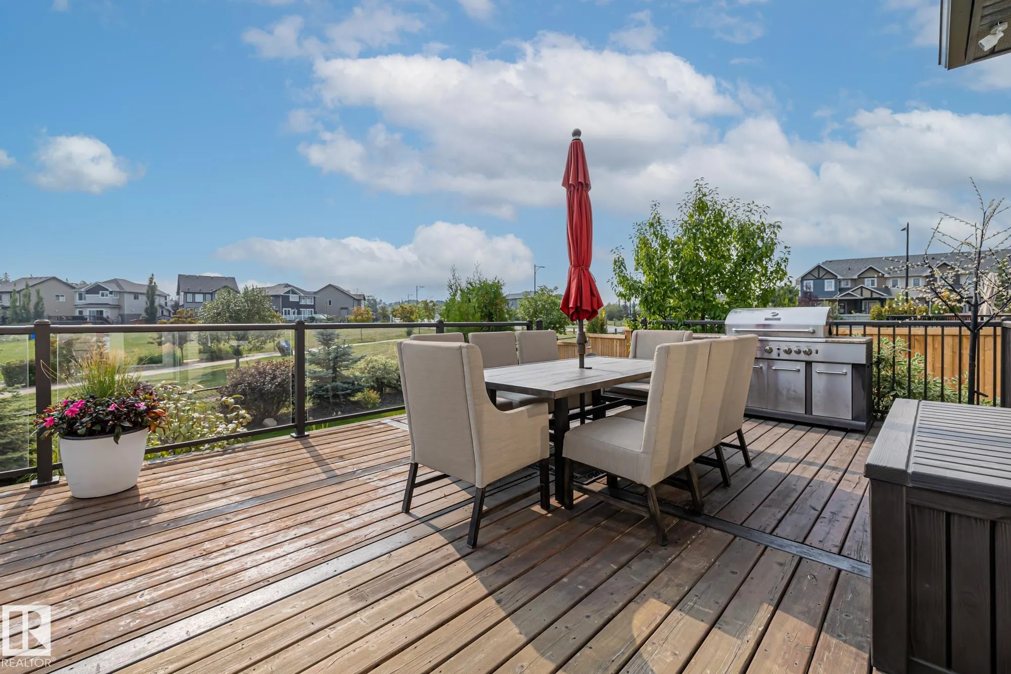 10 MEADOWLAND Gardens
