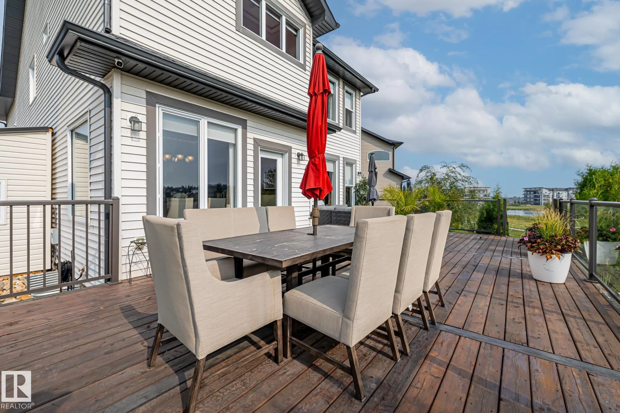 10 MEADOWLAND Gardens