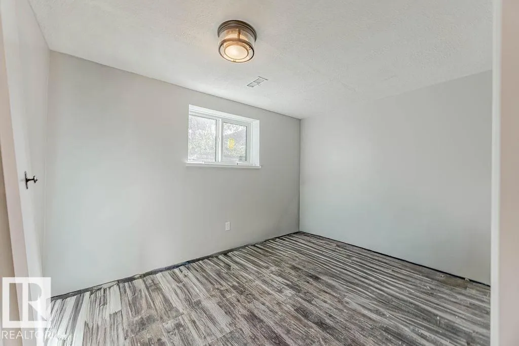 44 WELLINGTON Crescent