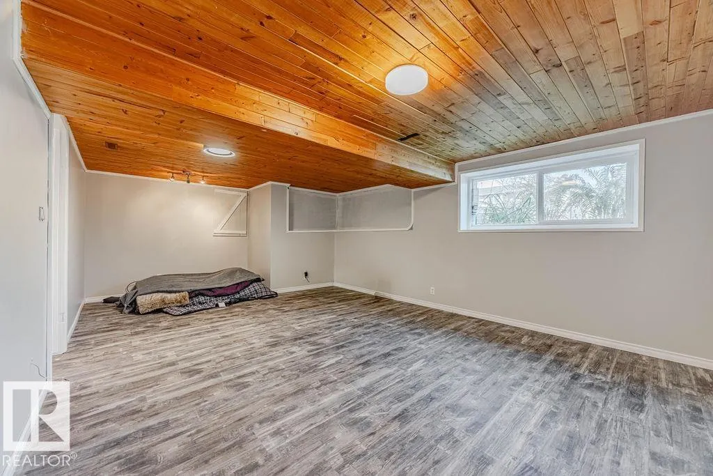 44 WELLINGTON Crescent