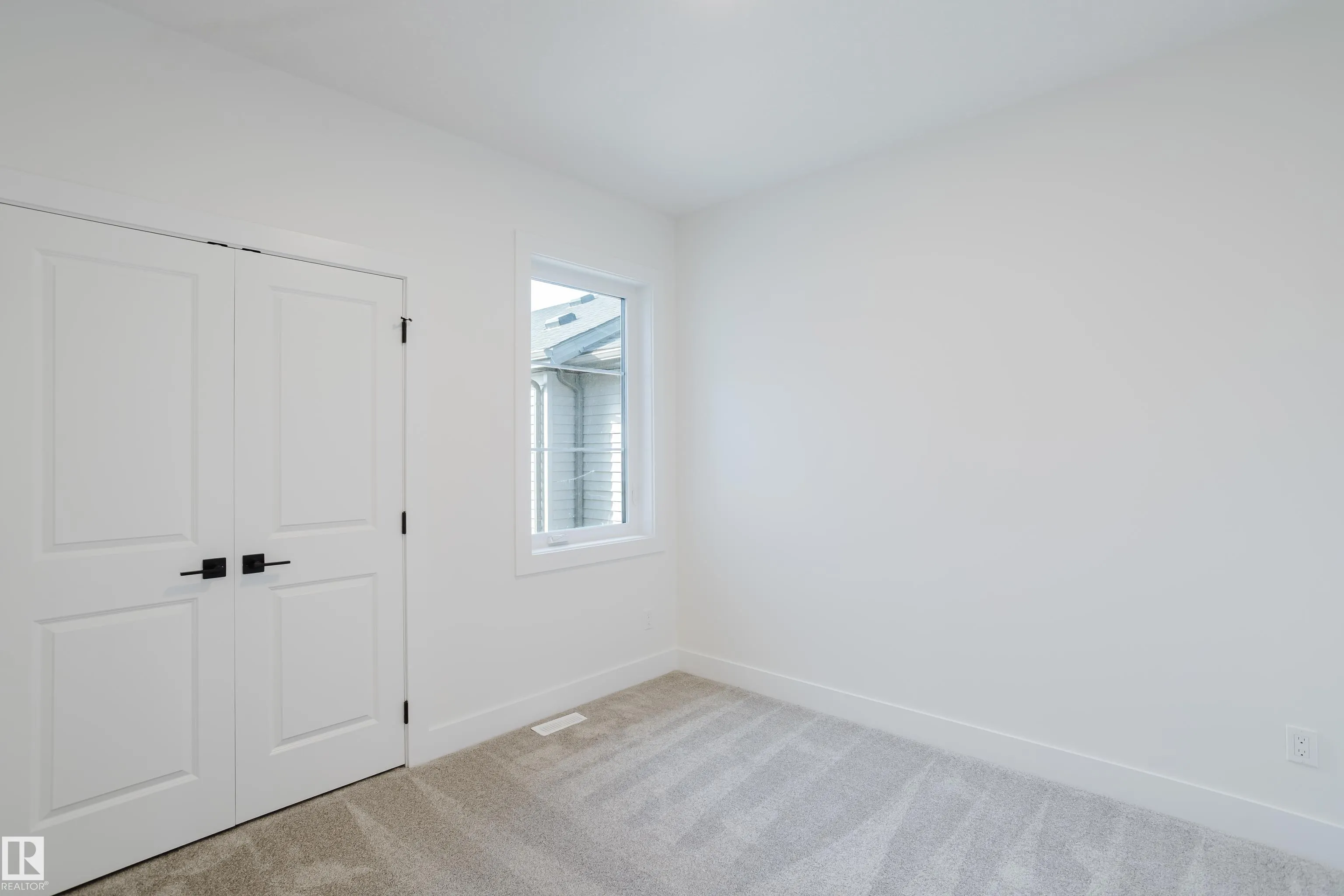 325 Bluff Cove