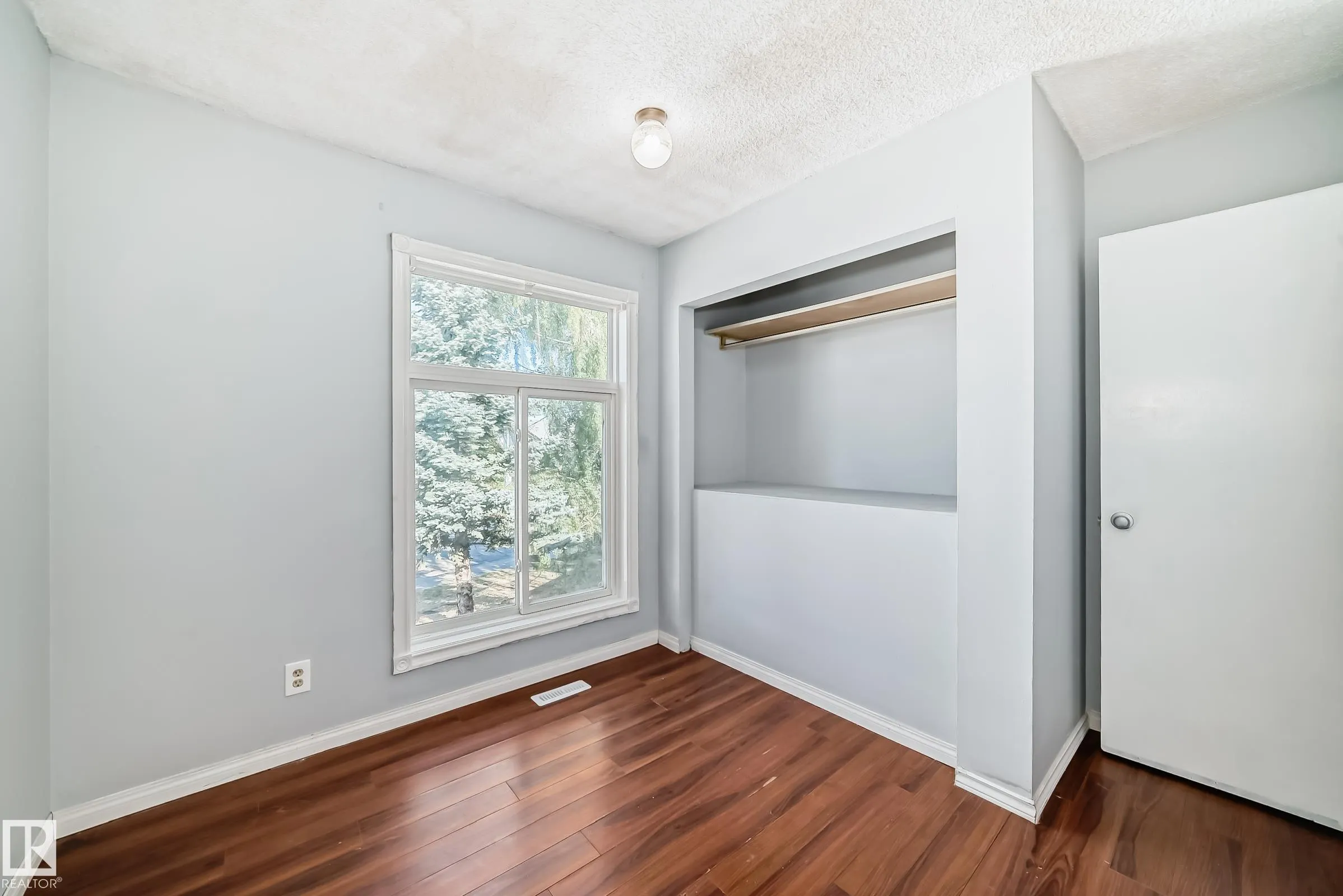 325 Warwick Road