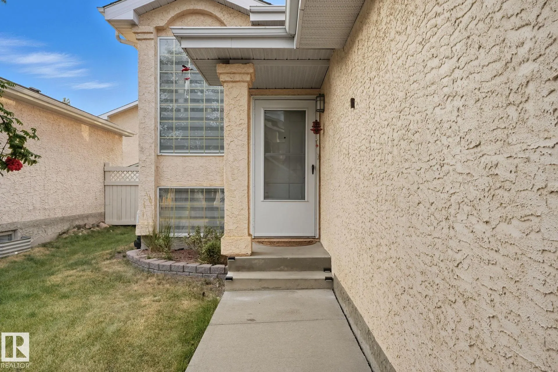 215 RIVER Point(e)