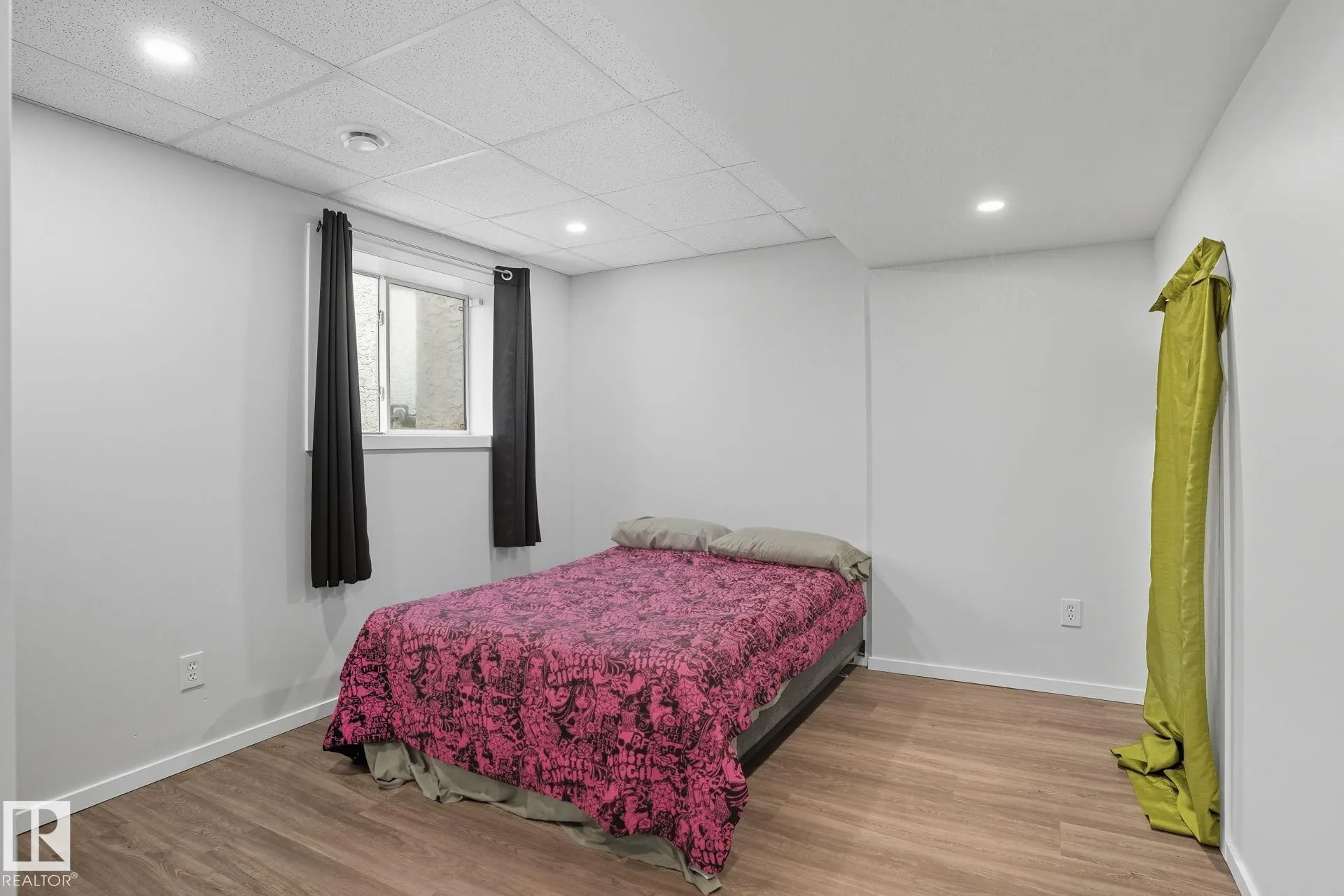 215 RIVER Point(e)