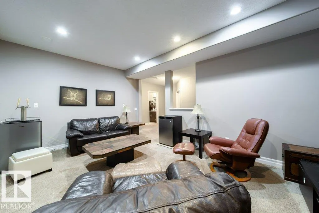 97 CARLYLE Crescent