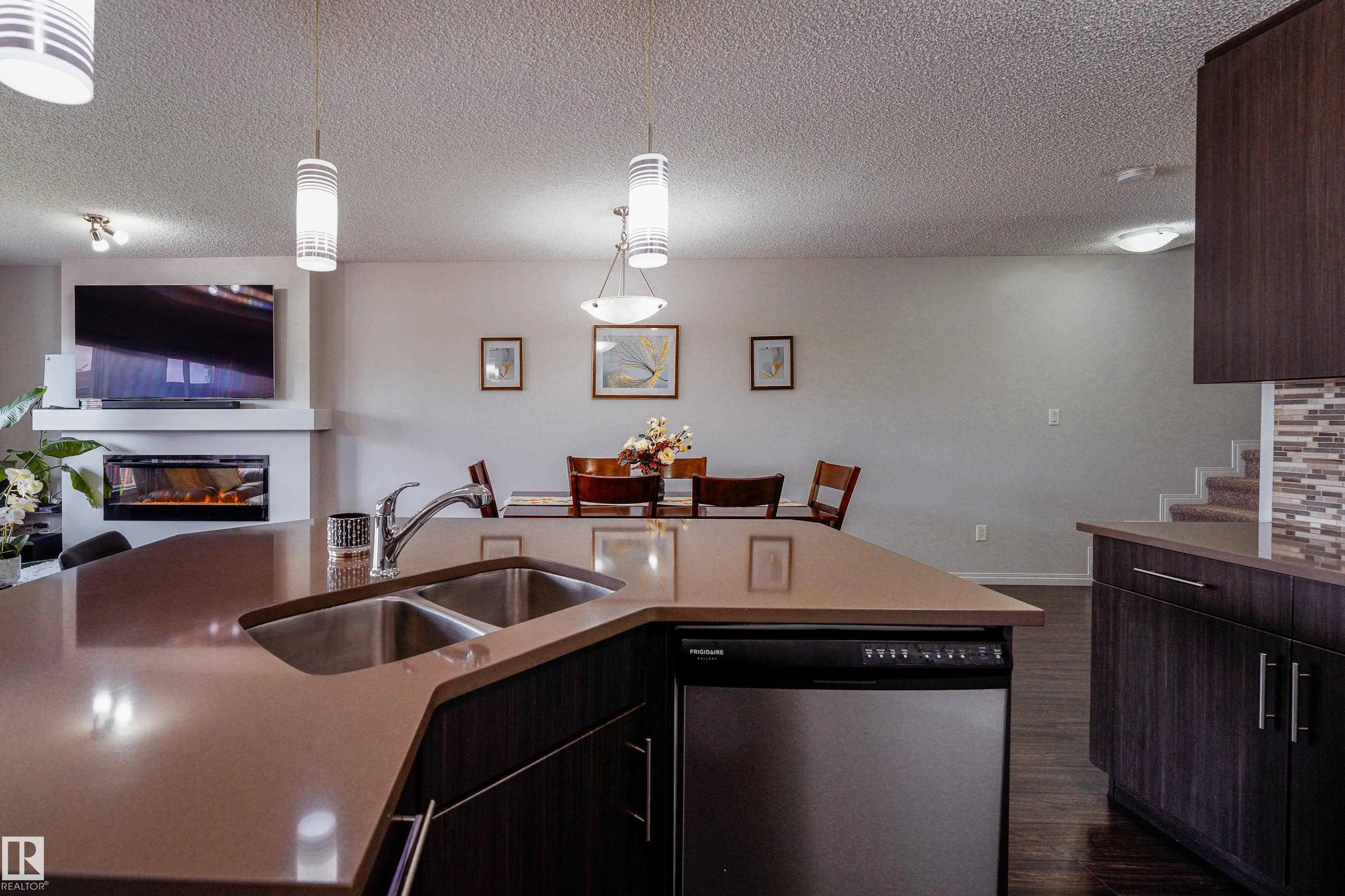 5431 CRABAPPLE Loop