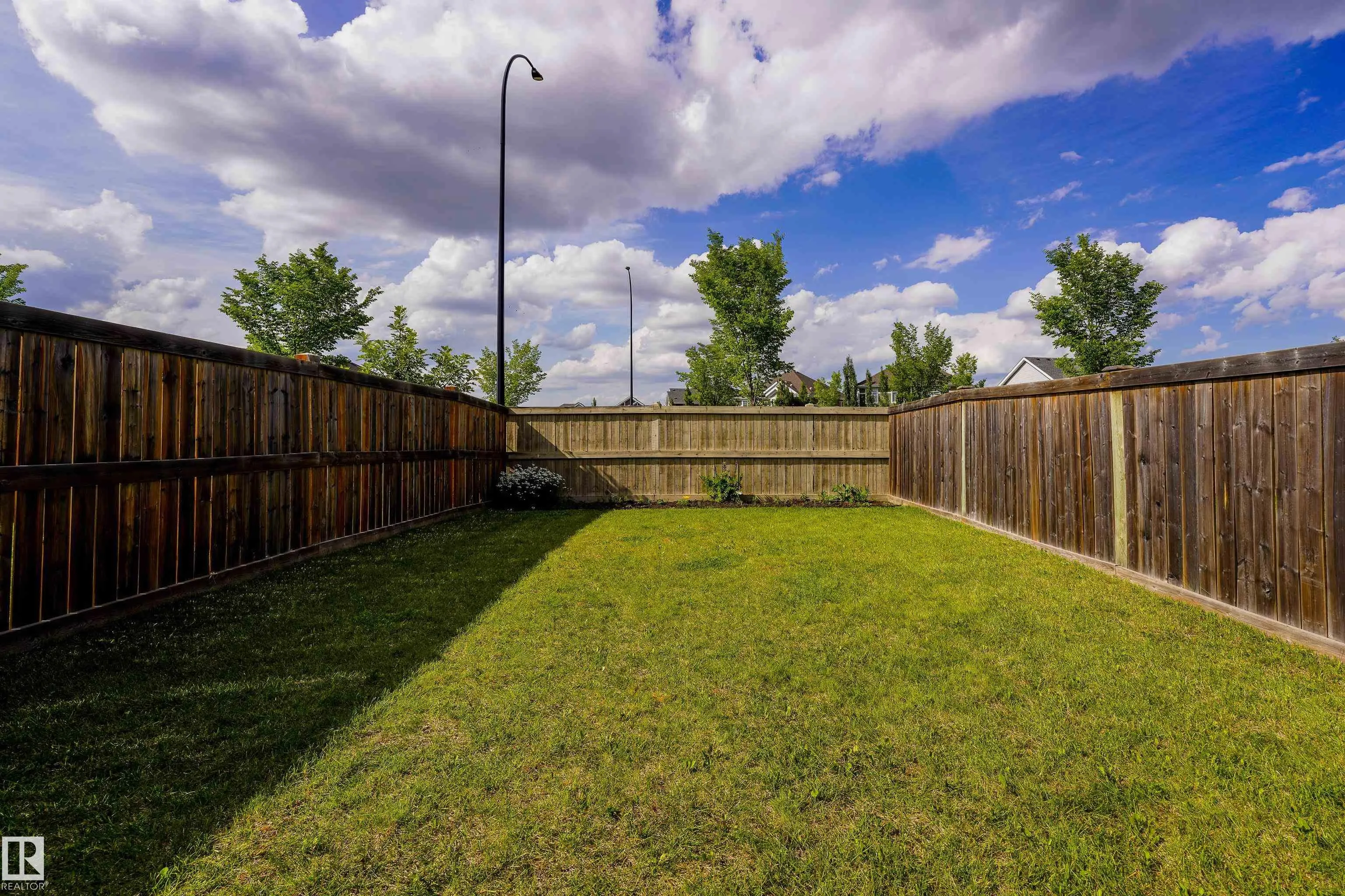 5431 CRABAPPLE Loop