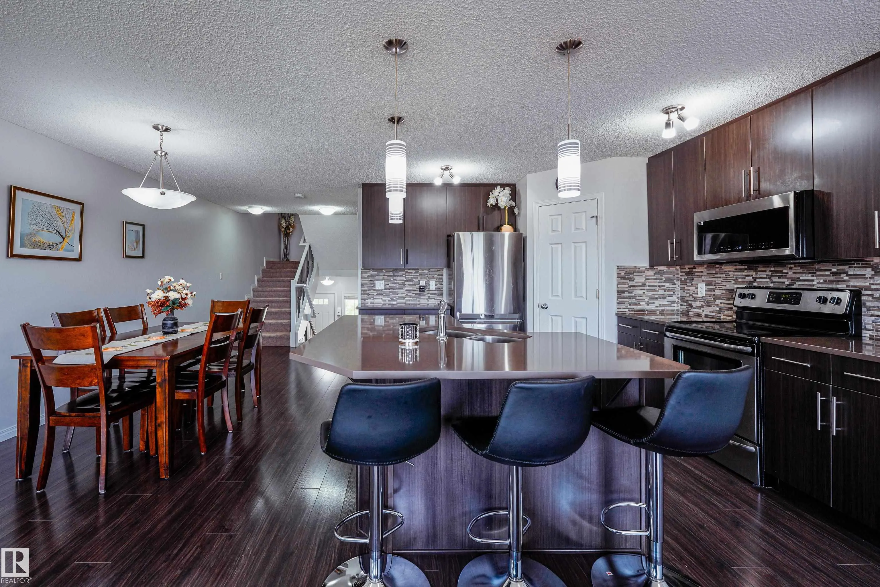 5431 CRABAPPLE Loop