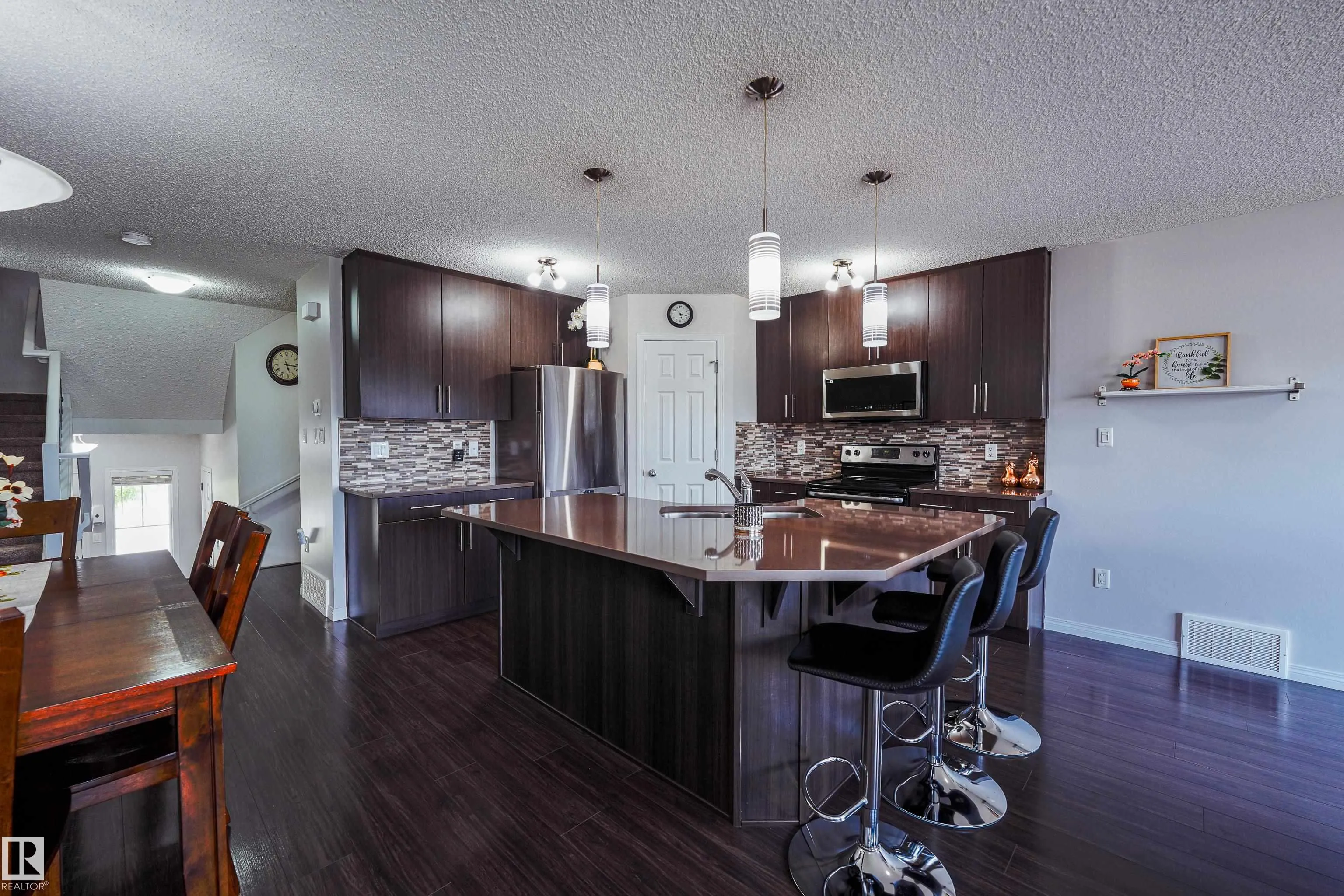 5431 CRABAPPLE Loop